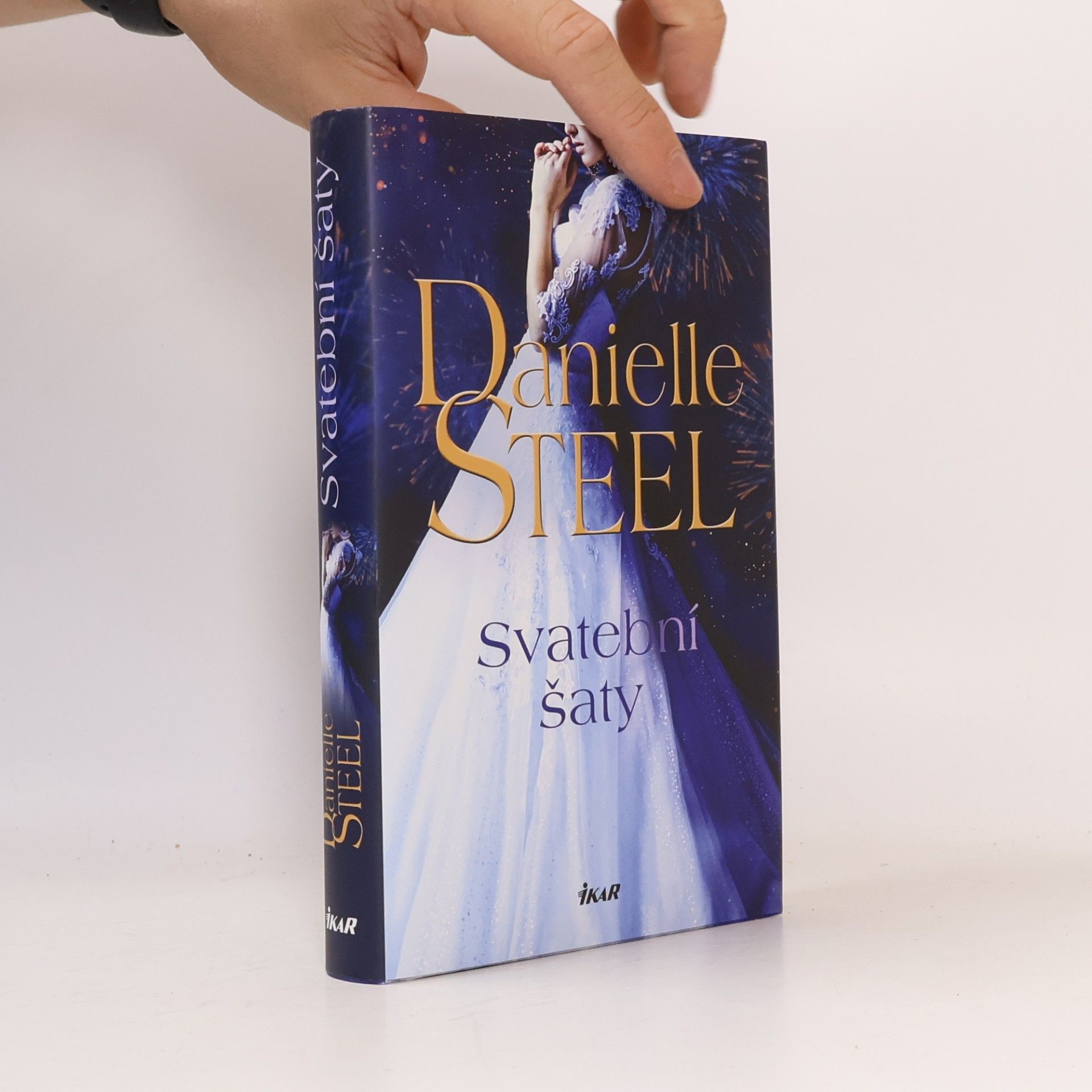Danielle Steel Svatební šaty