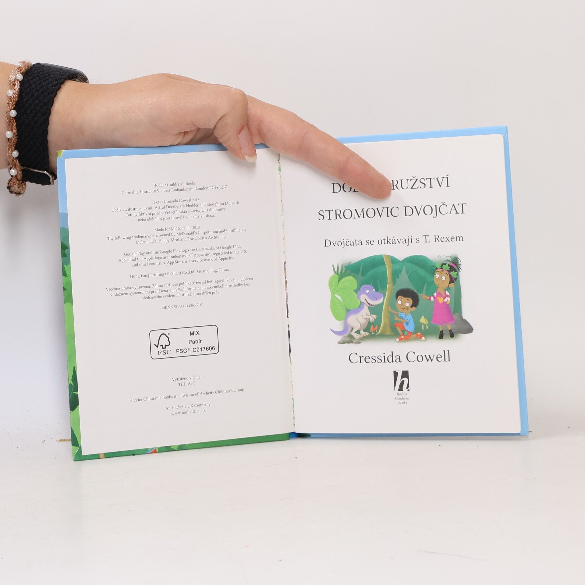Cressida Cowell Dobrodružství Stromovic dvojčat. Dvojčata se utkávají s T. Rexem