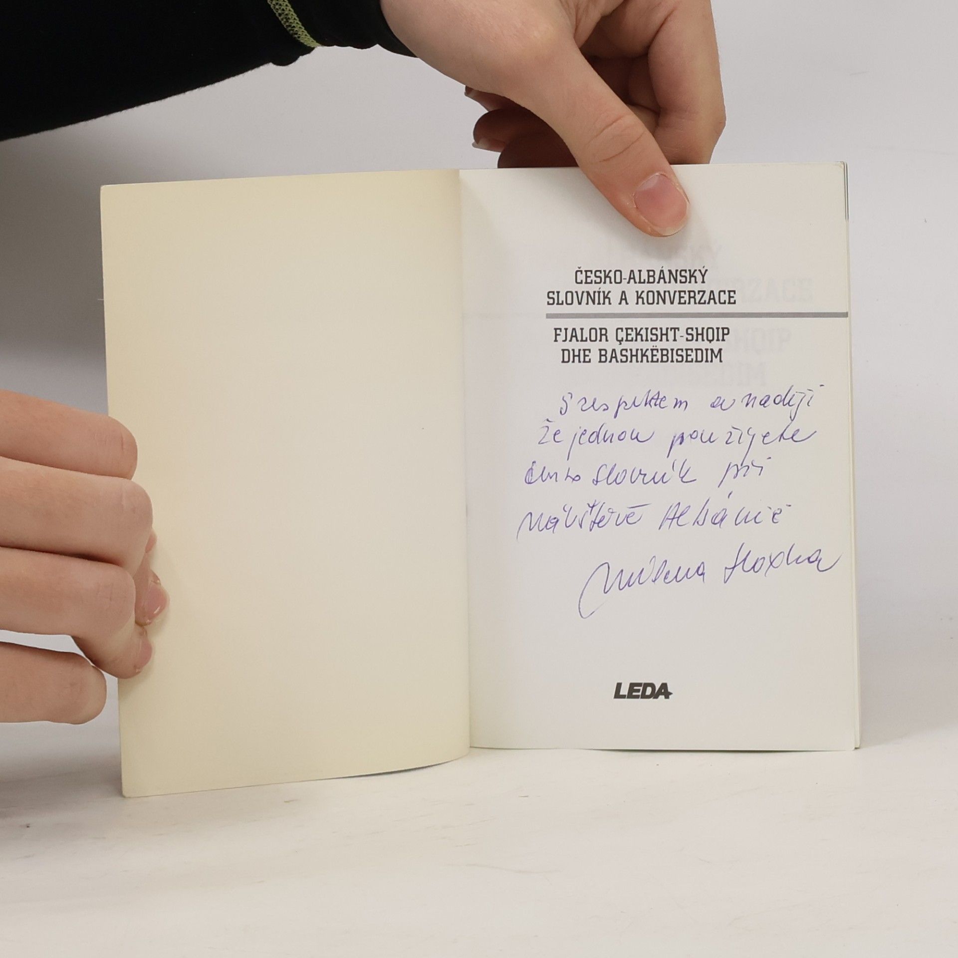 Lendita Jakupi Gojani Česko-albánský slovník a konverzace = Fjalor çekisht-shoip dhe bashkëbisedim