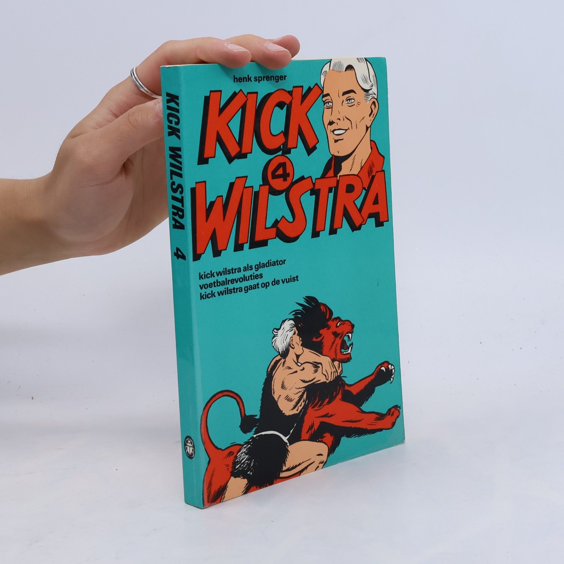 Kick Wilstra (4) Kick Wilstra als glatiator. Voetbalrevolutie. Kick Wilstra gaat op de vuist.
