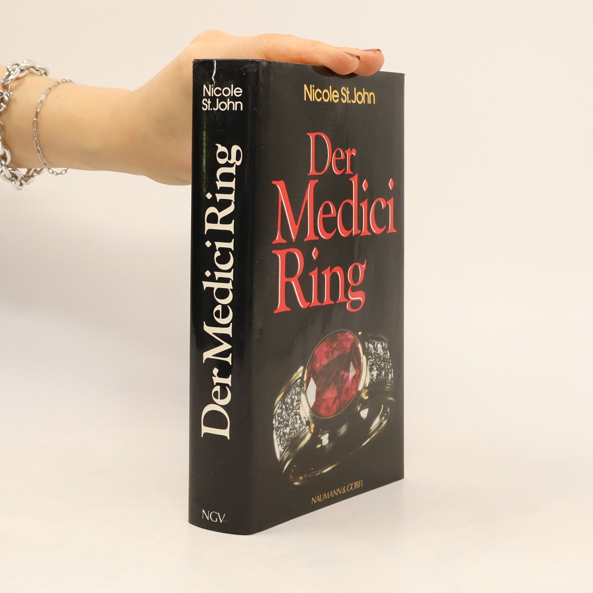Nicole St. John Der Medici Ring
