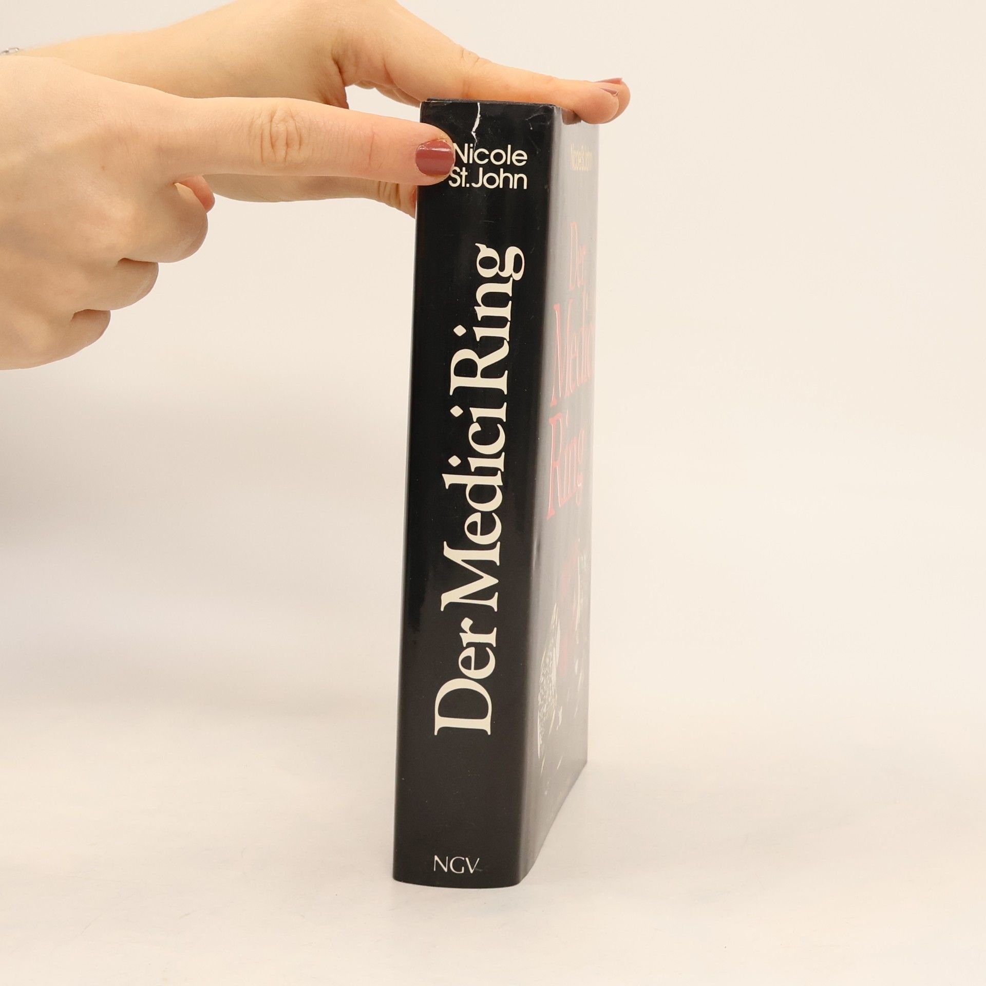 Nicole St. John Der Medici Ring