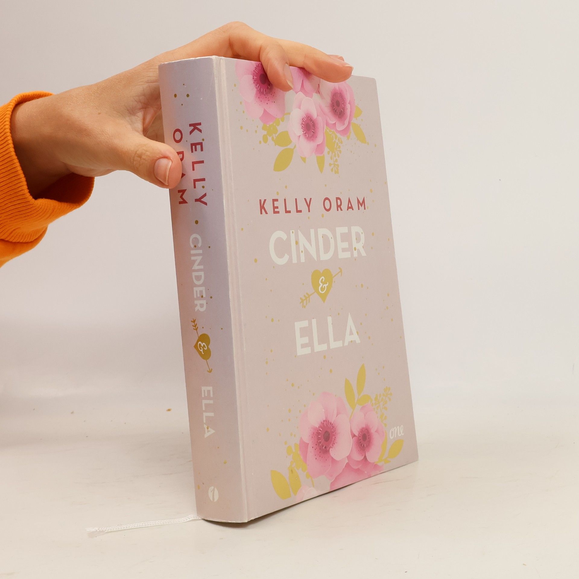Kelly Oram Cinder & Ella