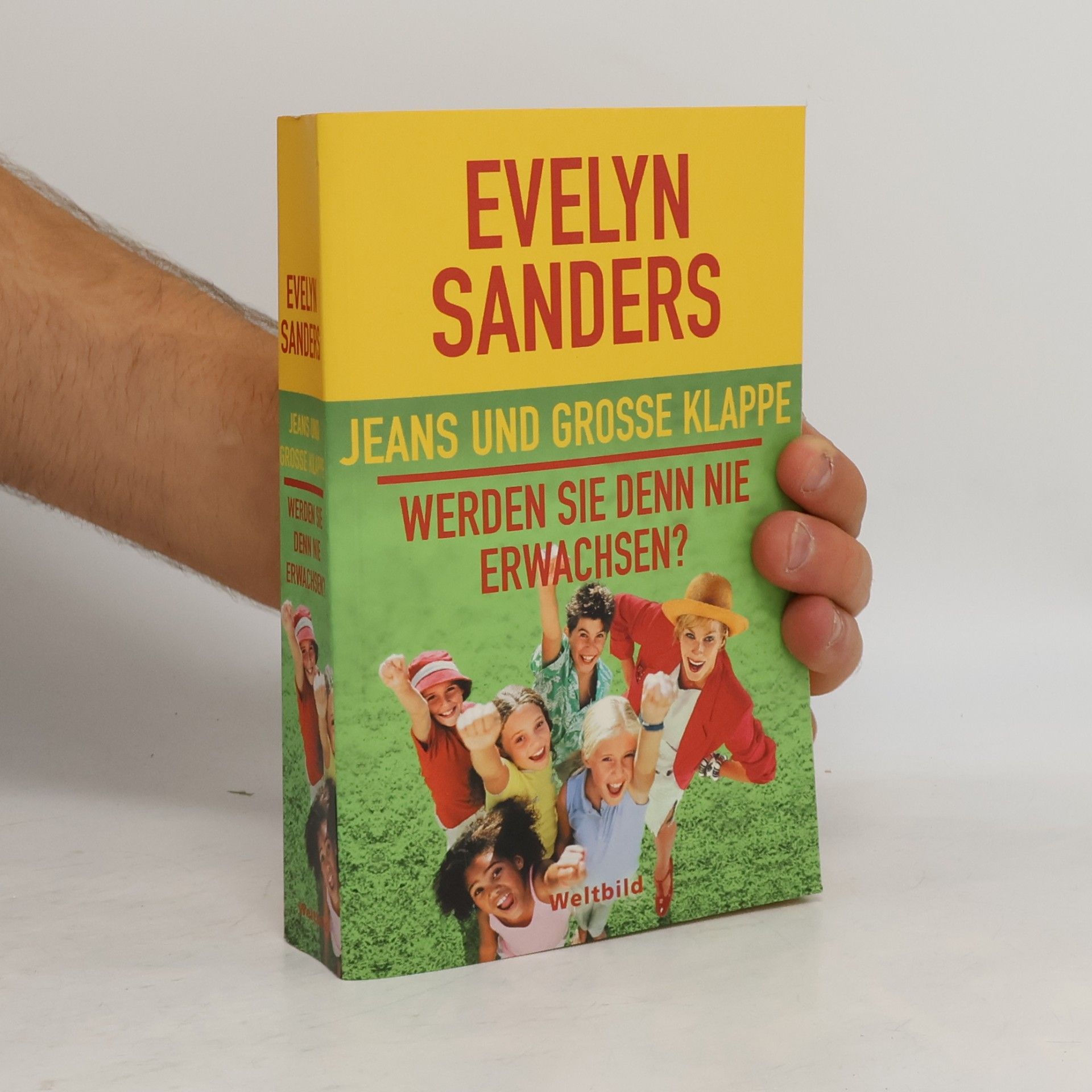 Evelyn Sanders Jeans und grosse Klappe