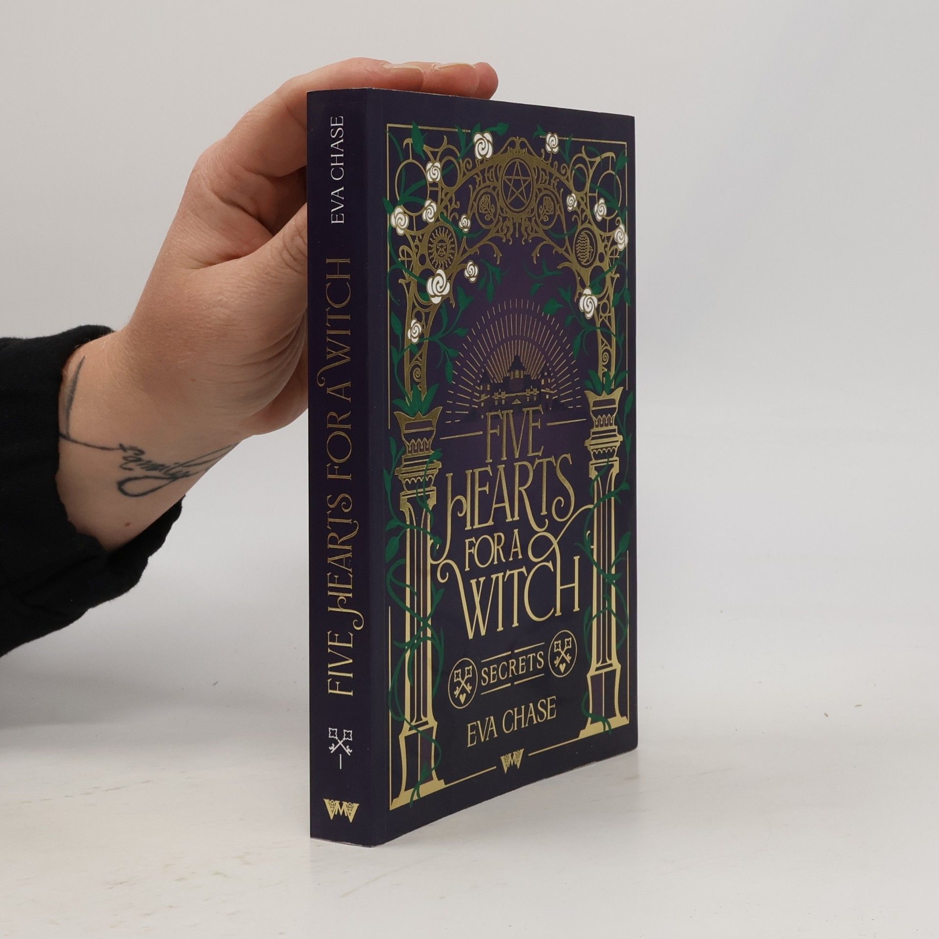 Eva Chase Secrets - Five Hearts for a Witch: Paranormal Why Choose Romantasy
