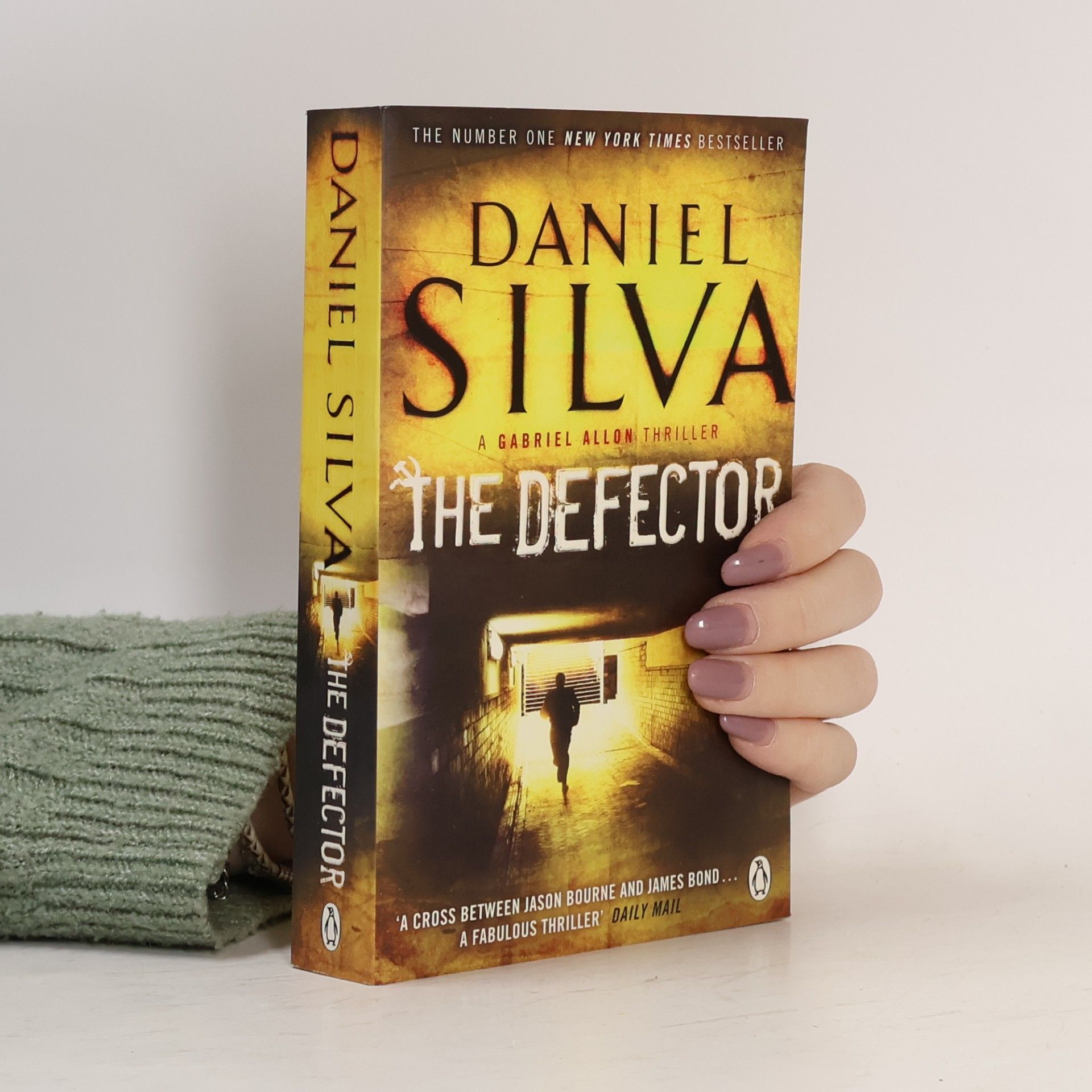 Daniel Silva The Defector