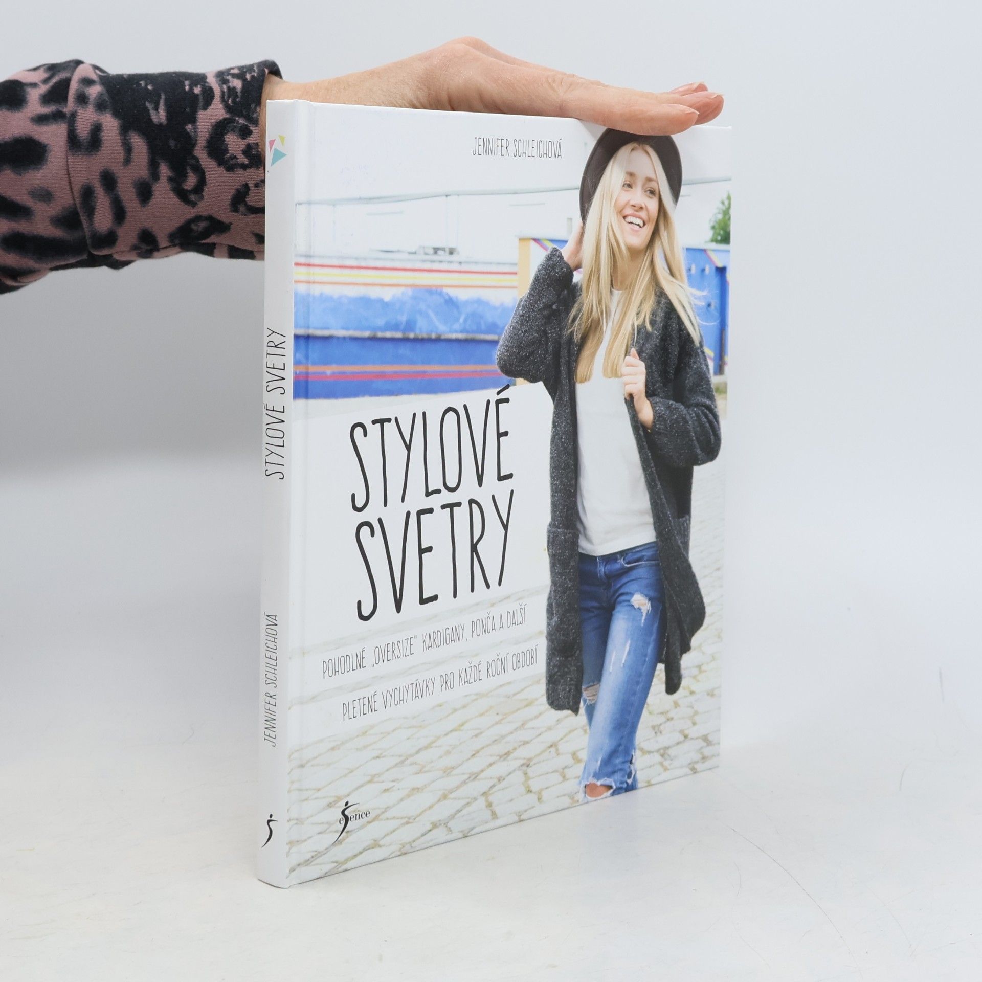 Jennifer Schleich Stylové svetry