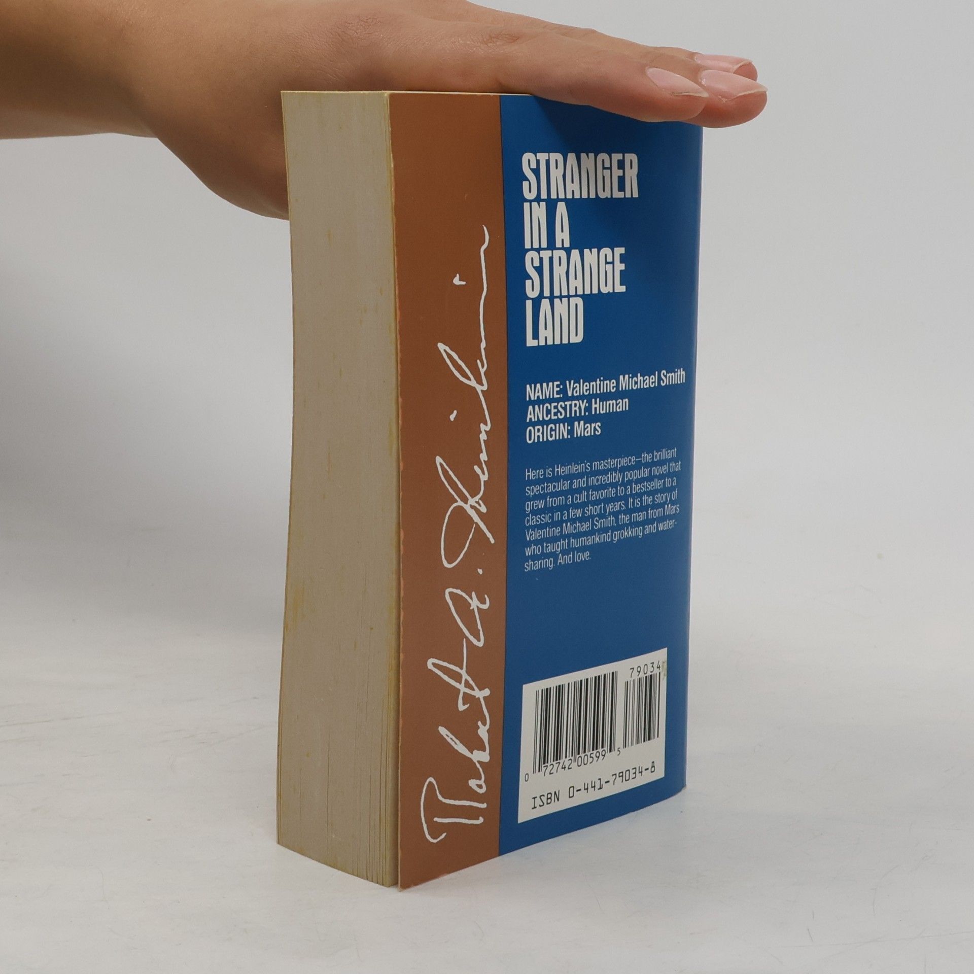 Robert A. Heinlein Stranger in a strange land