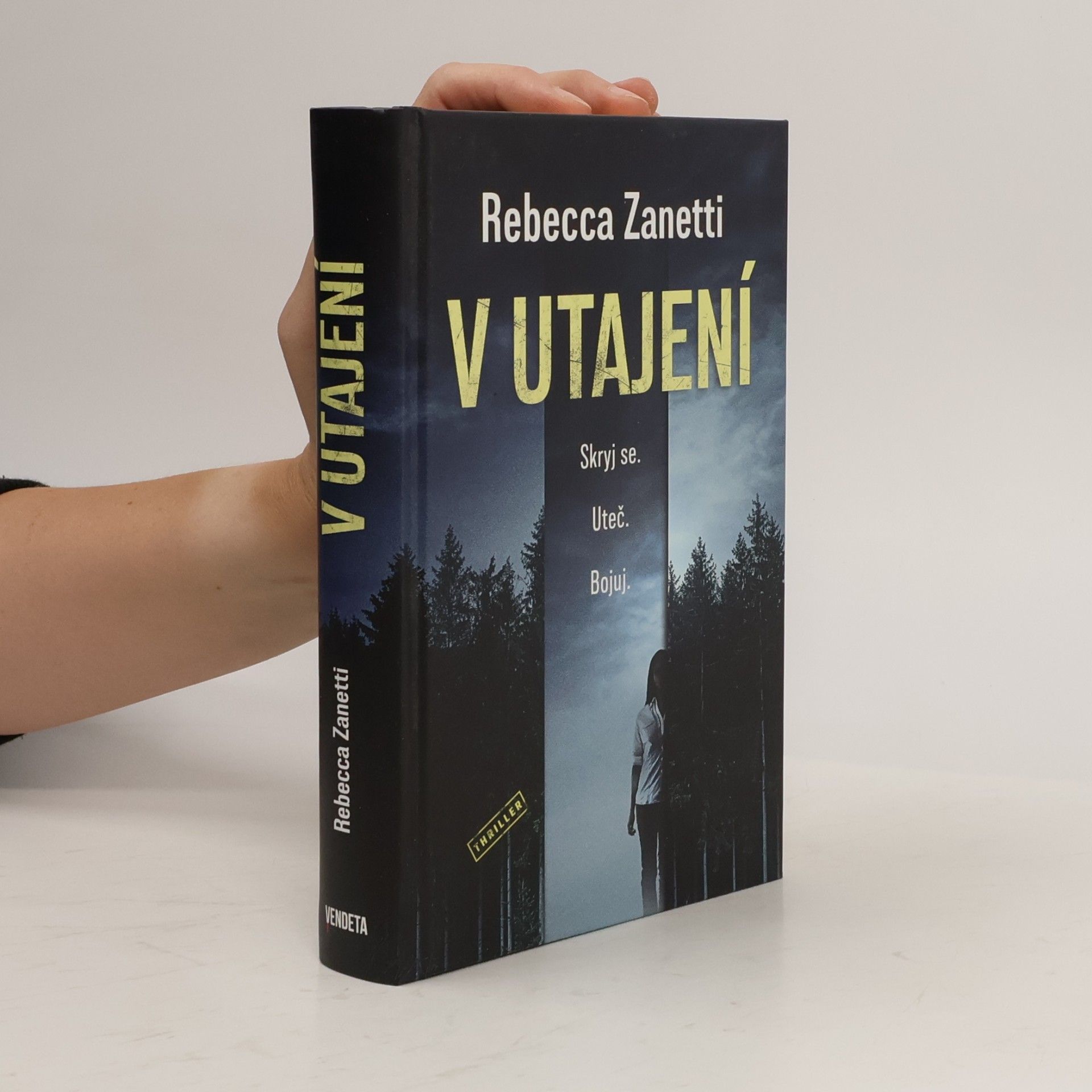 V utajení