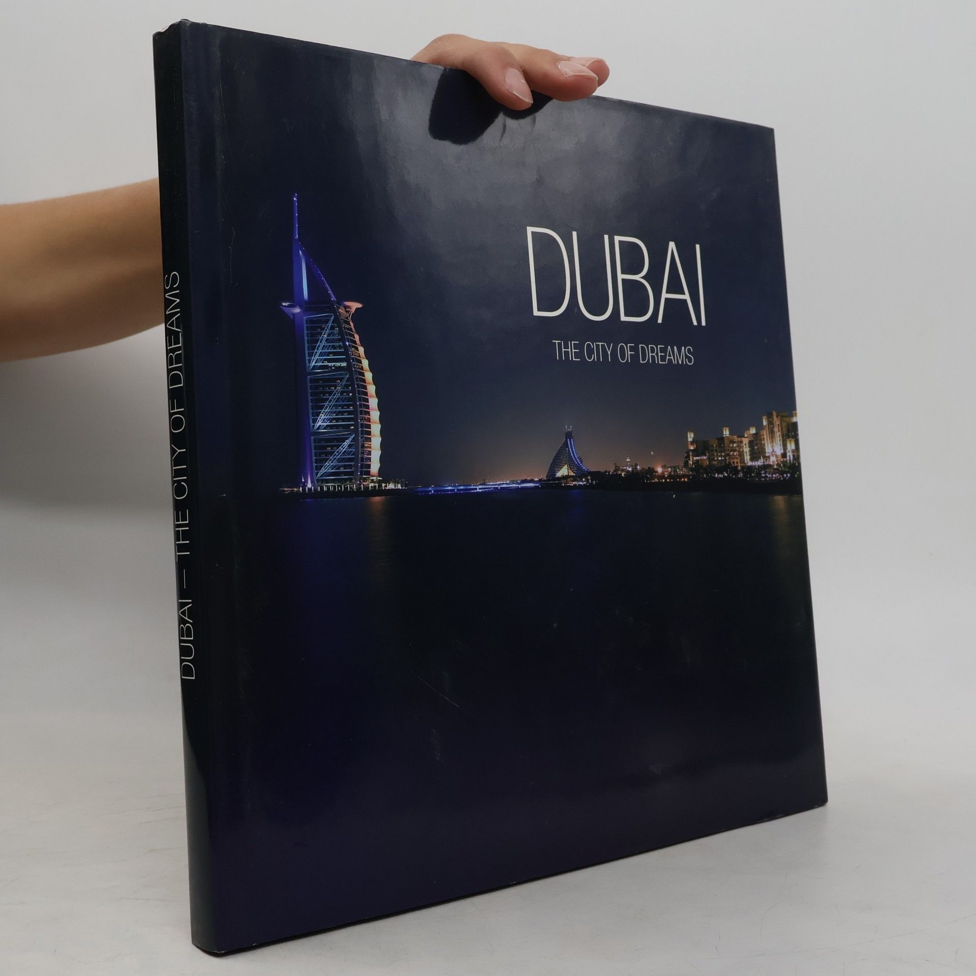 Various authors Dubai