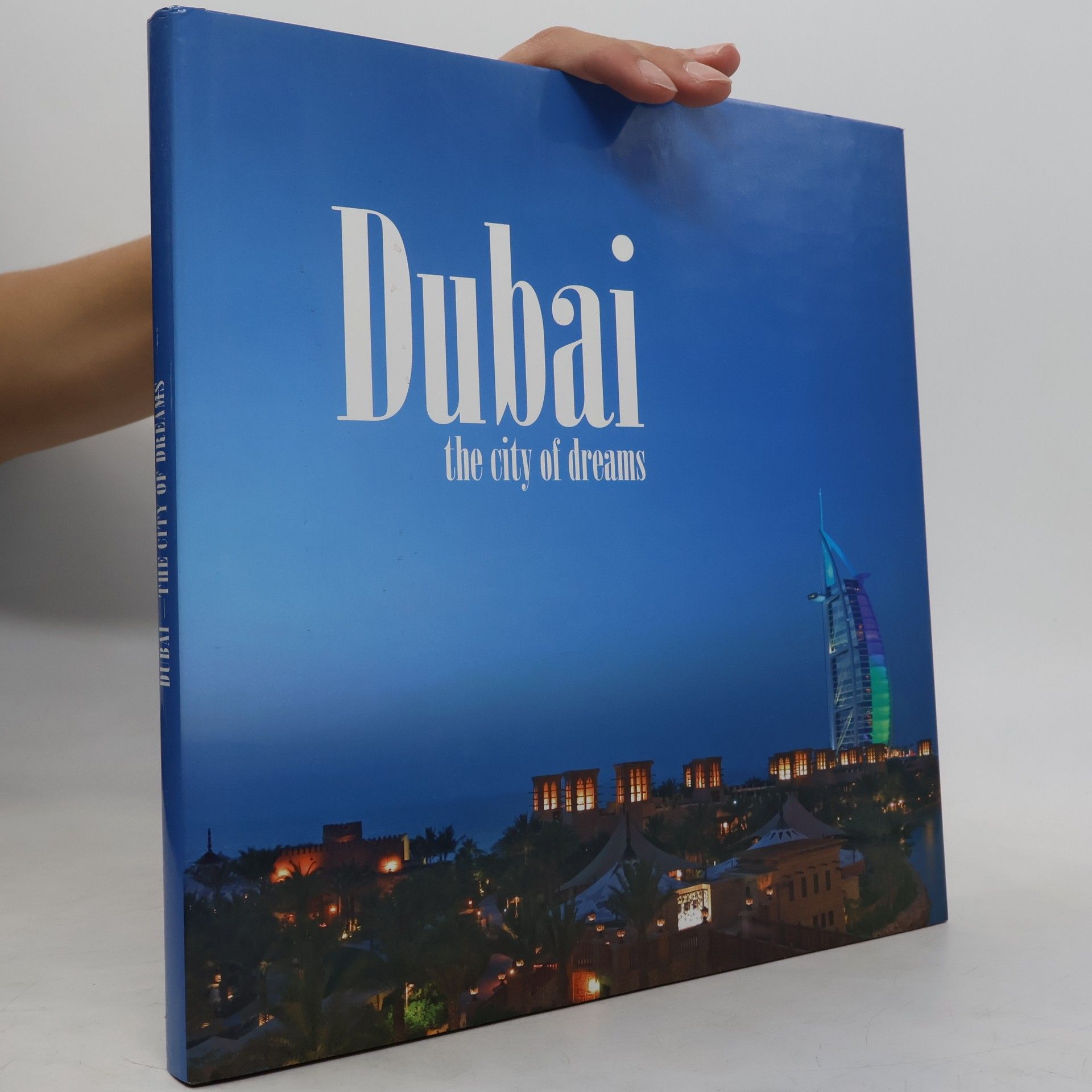Various authors Dubai