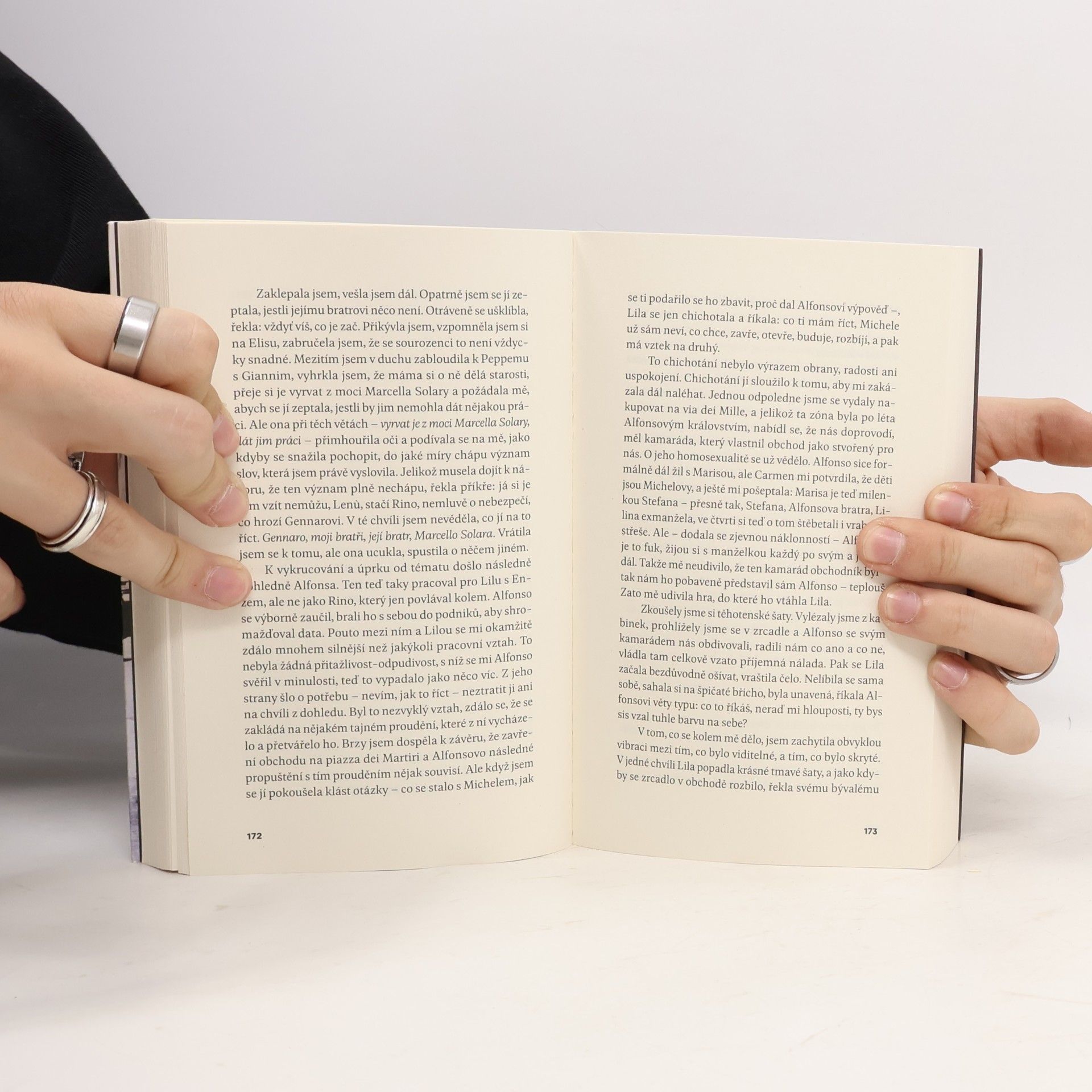 Elena Ferrante Geniální přítelkyně. 4, Příběh ztracené holčičky