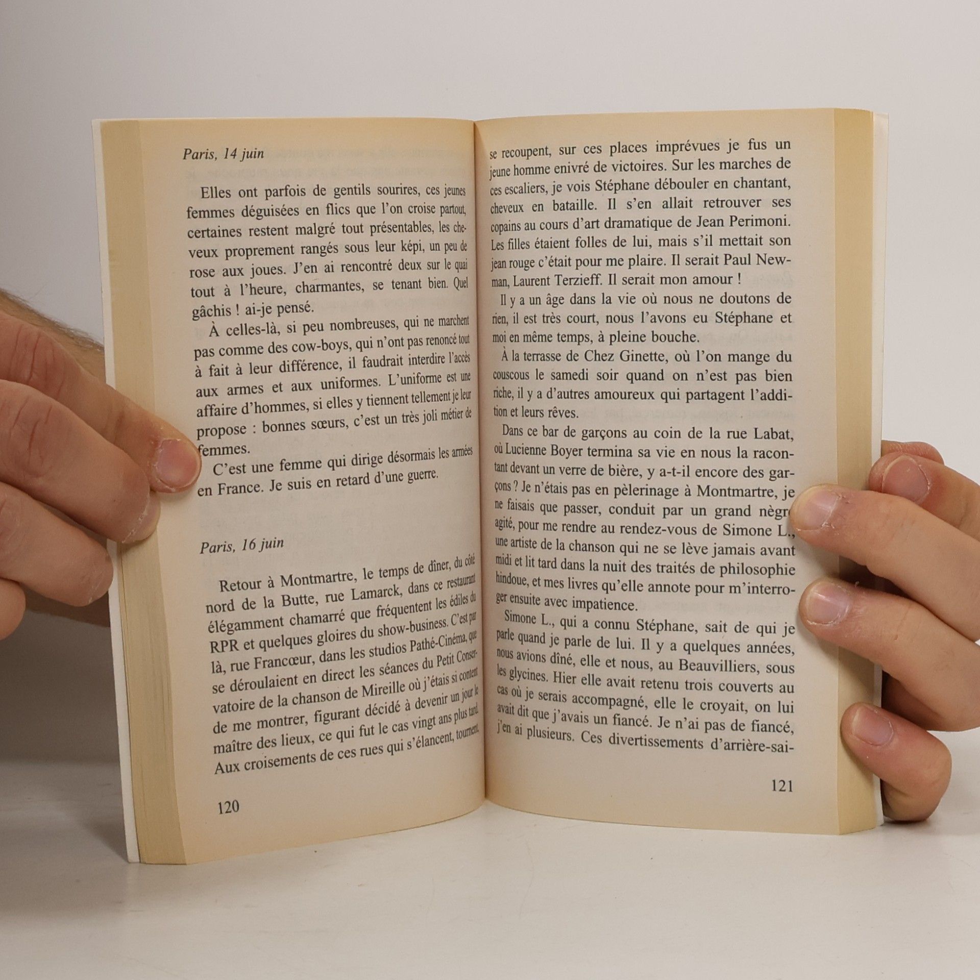Pascal Sevran Le Livre de Poche: Lentement place de l'église