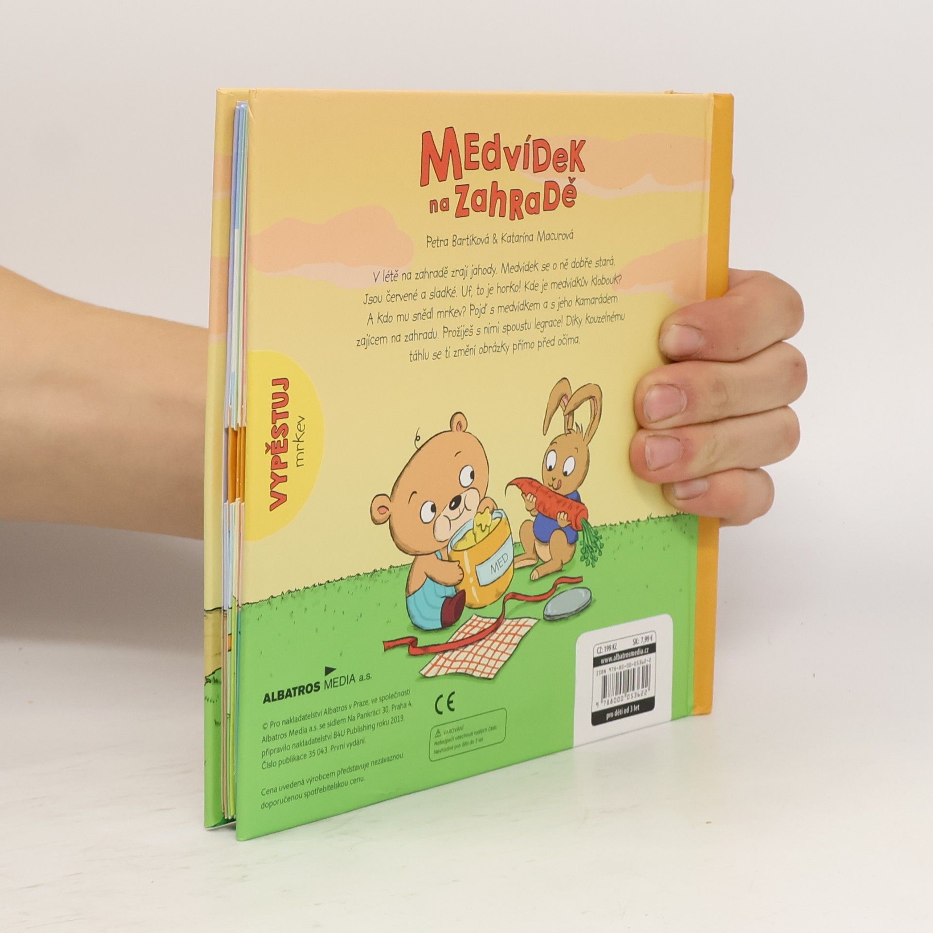 Katarína Macurová Medvídek na zahradě