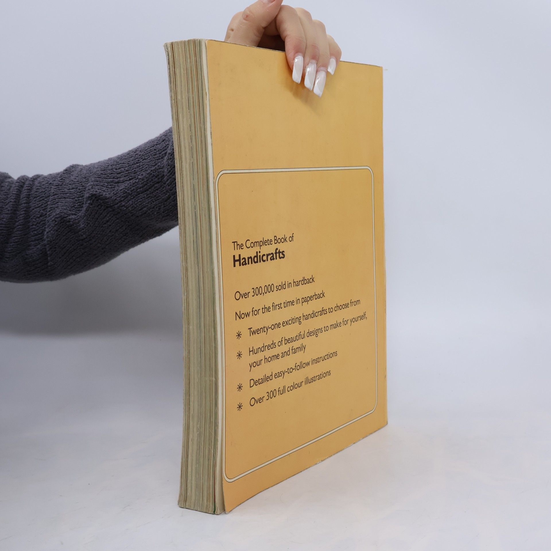 kolektiv The Complete Book of Handicrafts