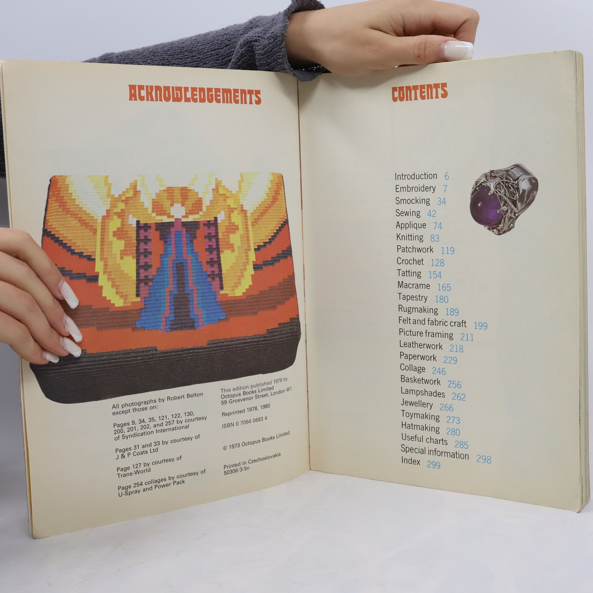 kolektiv The Complete Book of Handicrafts