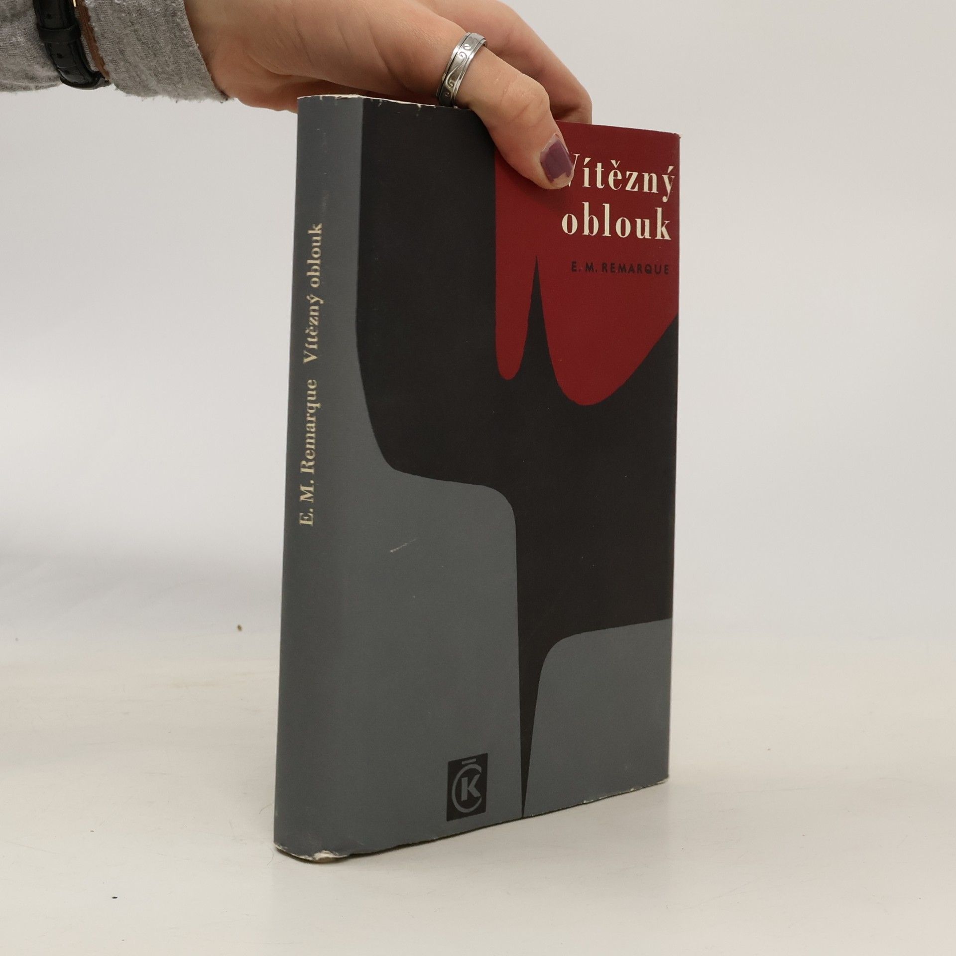 Erich Maria Remarque Vítězný oblouk
