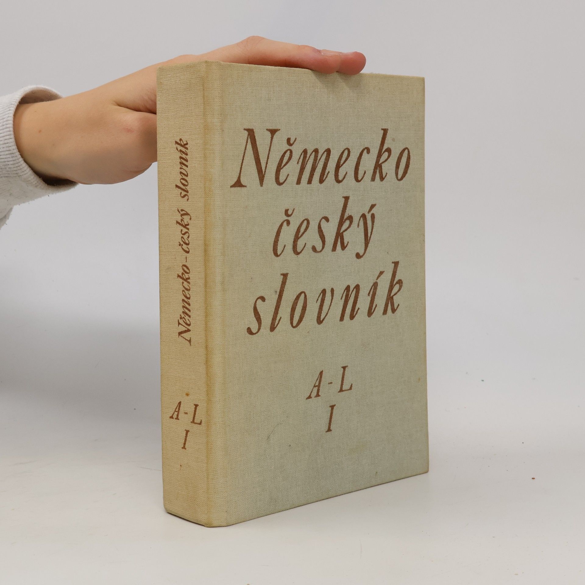 Hugo Siebenschein Německo-český slovník. A-L. 1. Díl