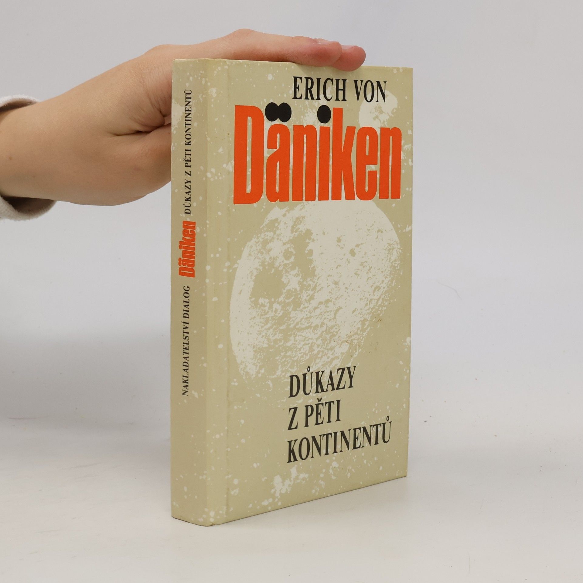 Erich von Däniken Důkazy z pěti kontinentů
