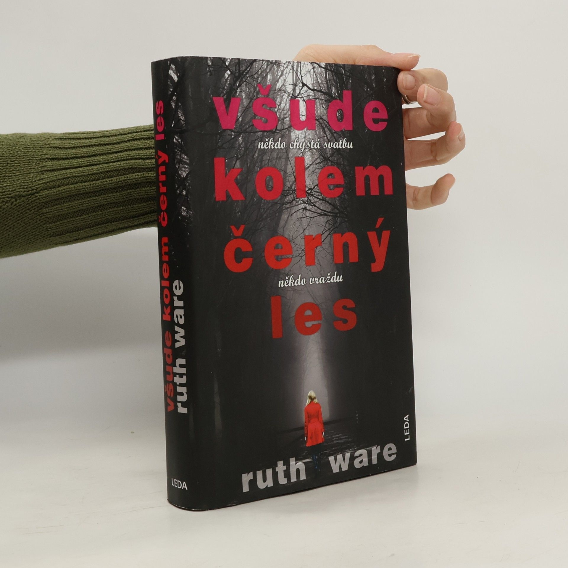 Všude kolem černý les: Někdo chystá svatbu, někdo vraždu