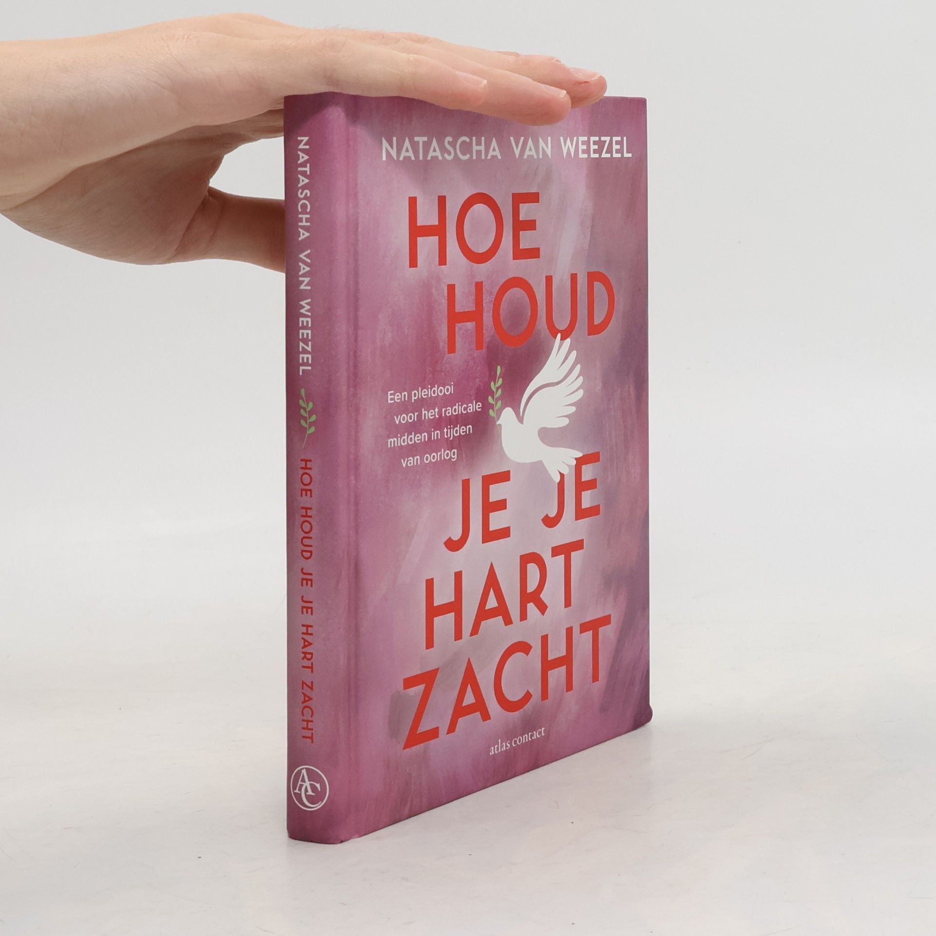 Natascha van Weezel Hoe houd je je hart zacht: een pleidooi voor het radicale midden in tijden van oorlog