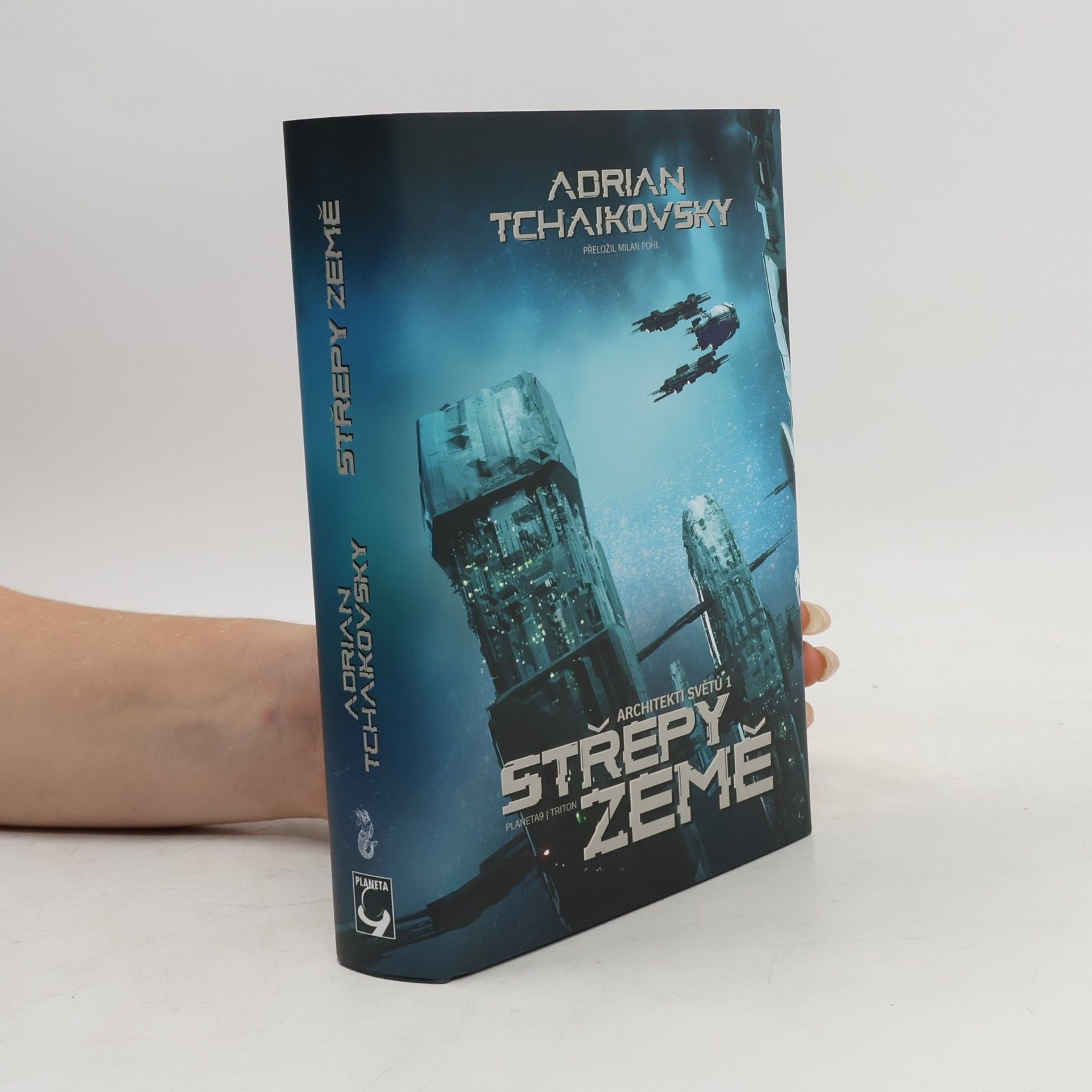 Adrian Tchaikovsky Architekti světů 1. Střepy Země