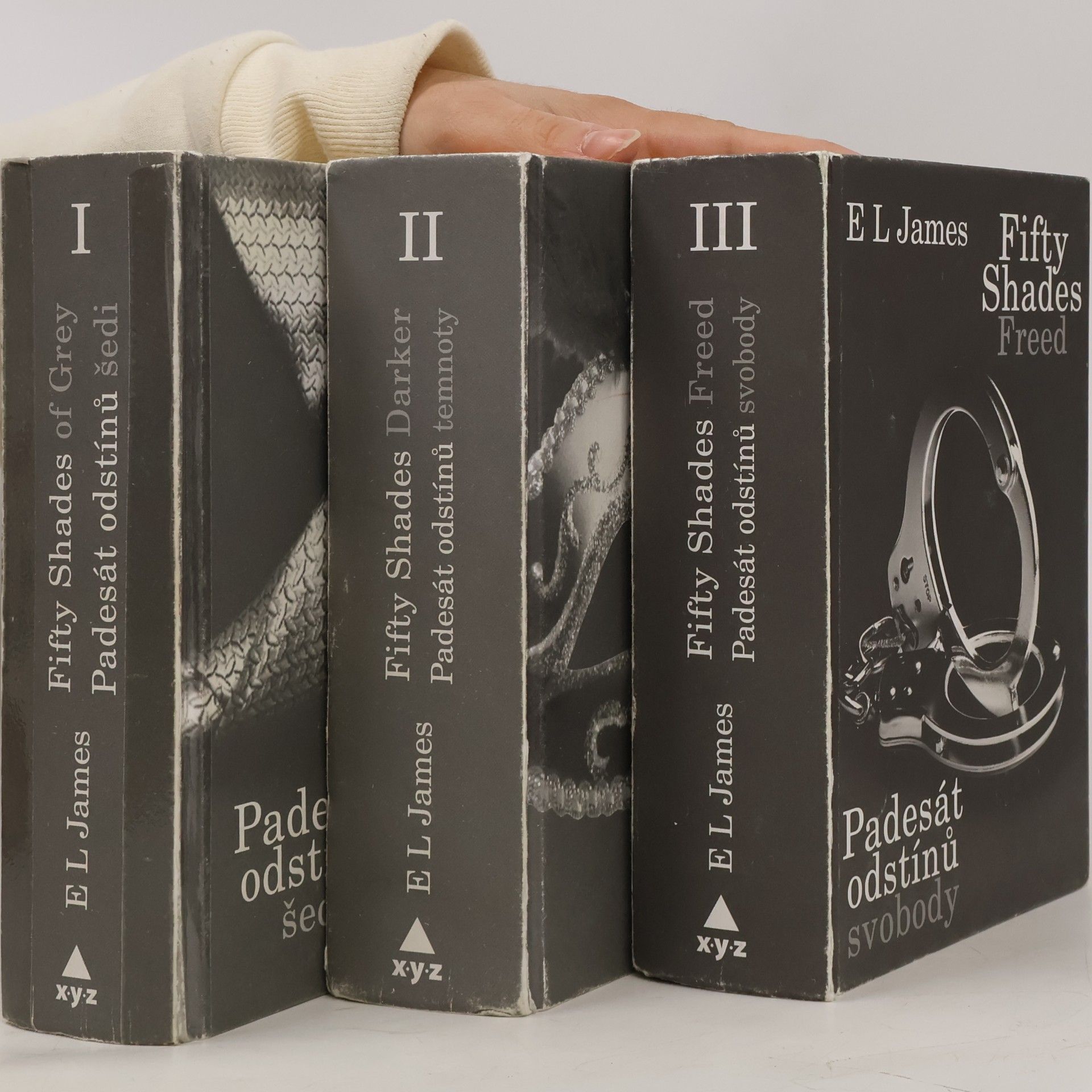 E. L. James Päťdesiat odtieňov 1-3