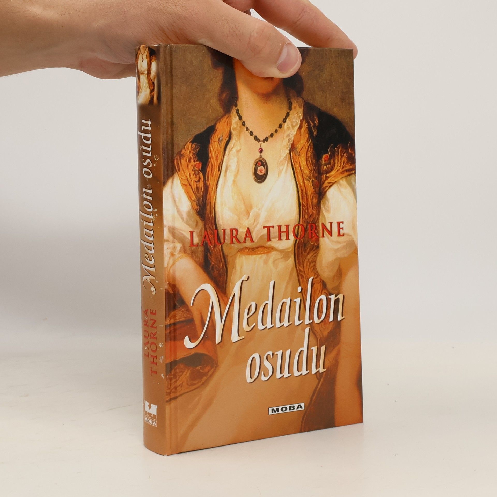 Laura Thorne Medailon osudu: Historický milostný román
