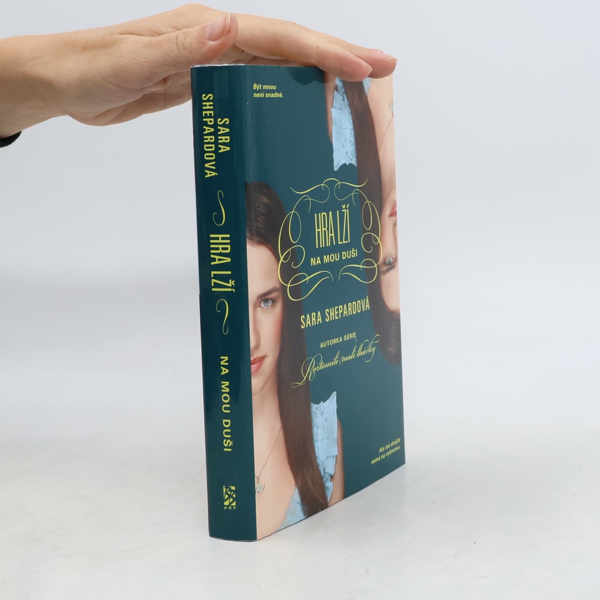 Sara Shepard Hra lží. Na mou duši