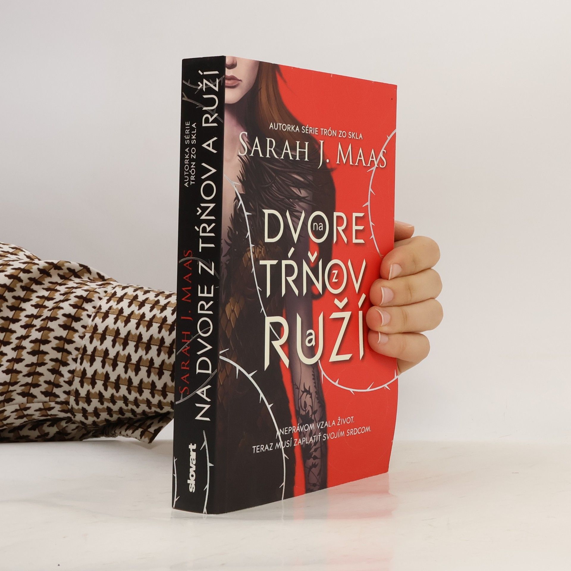 Sarah J. Maas Na dvore z tŕňov a ruží