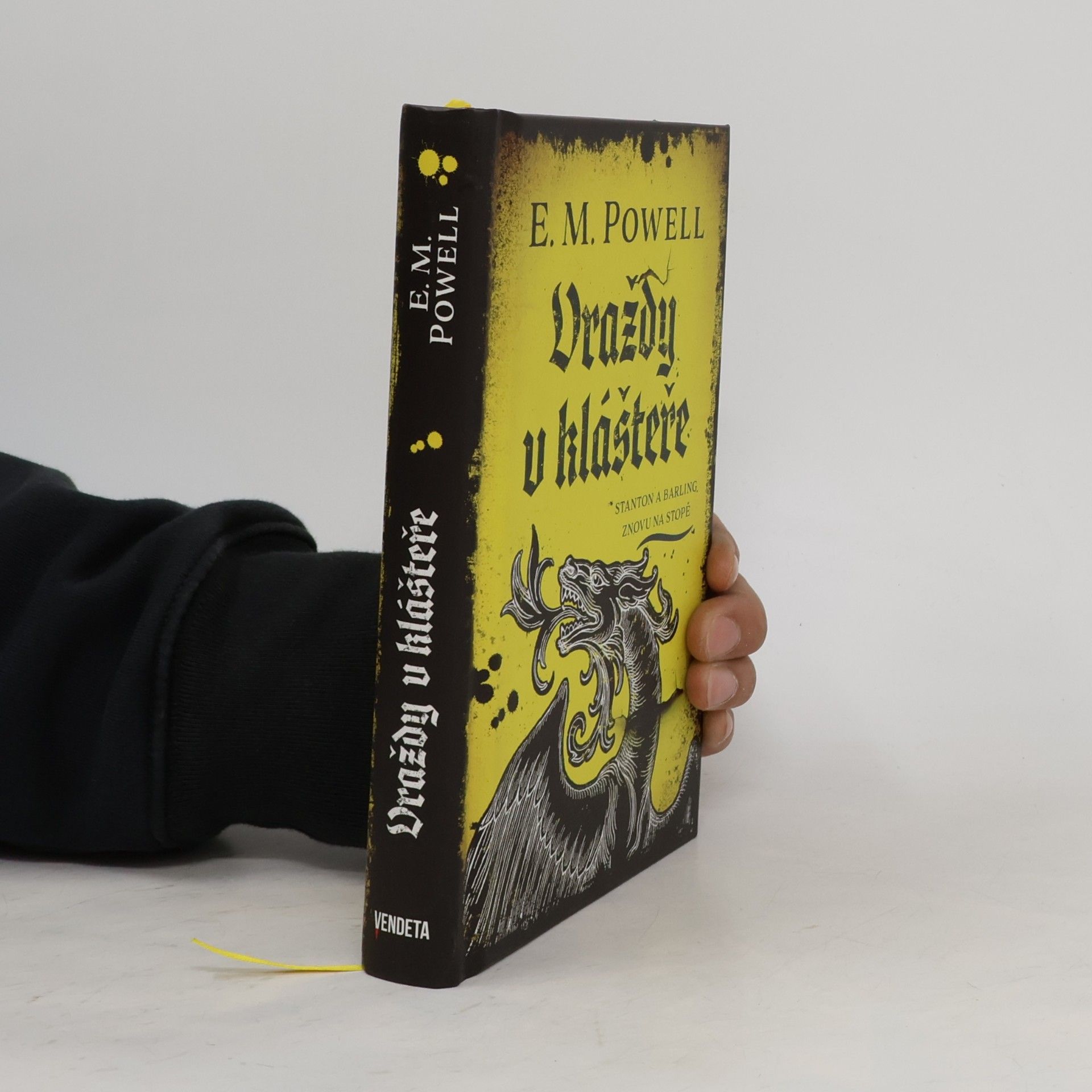 E. M. Powell Vraždy v klášteře