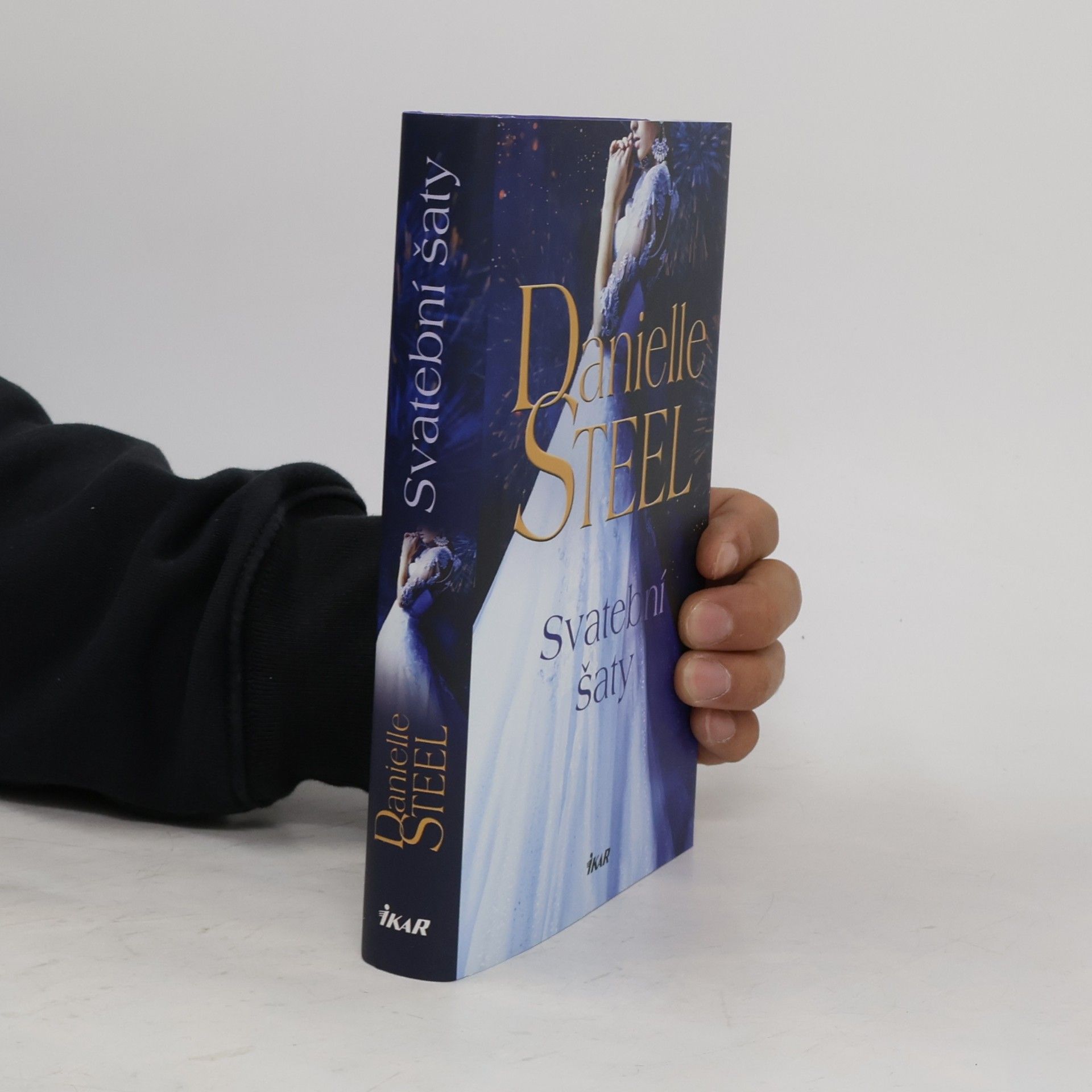 Danielle Steel Svatební šaty