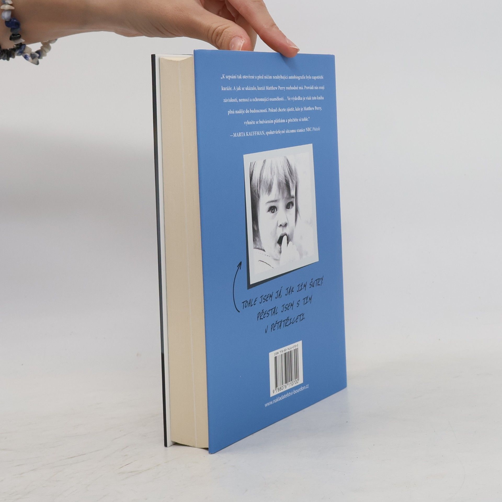 Alena Byrne Přátelé, lásky a ten ohromný průšvih