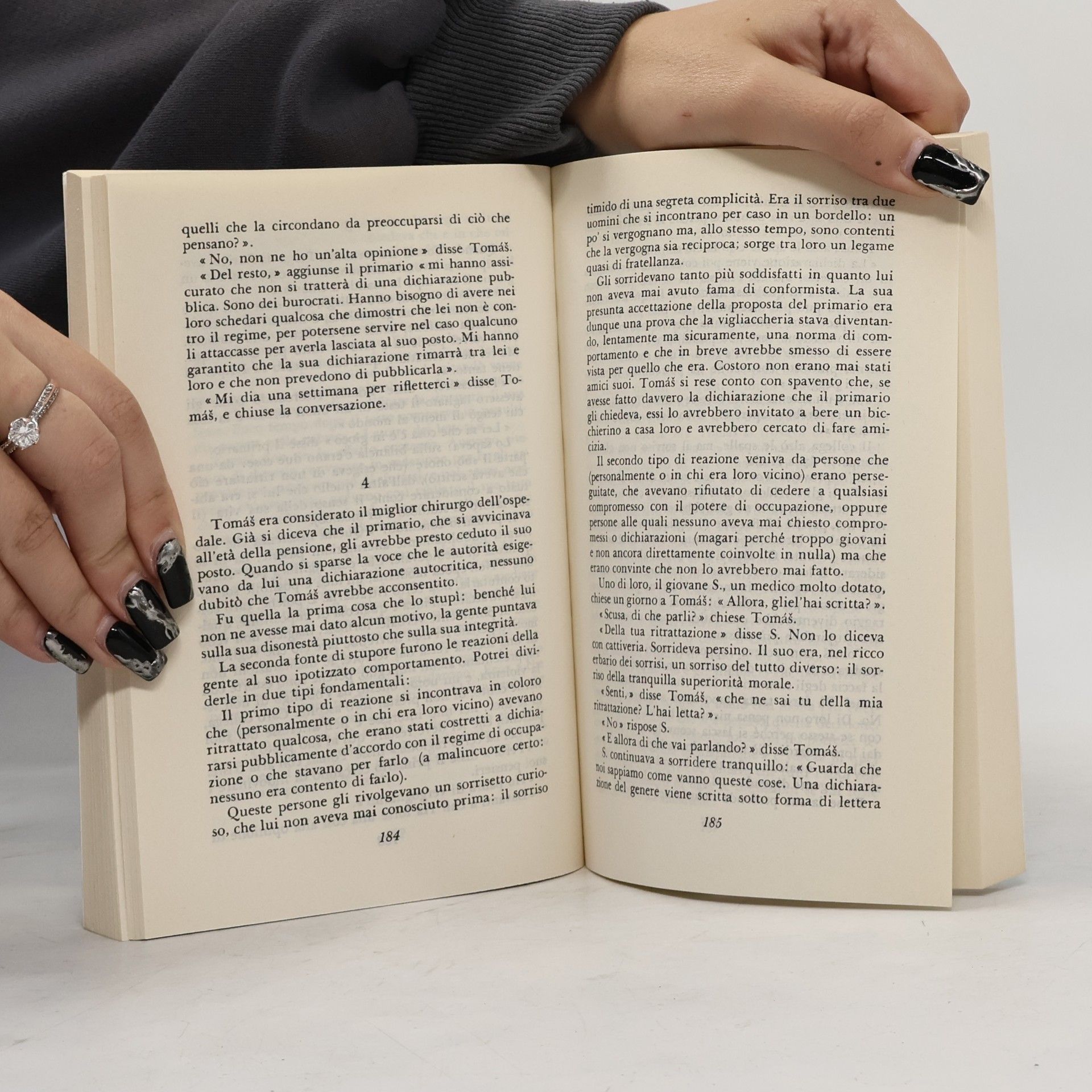 Milan Kundera L'insostenibile leggerezza dell'essere