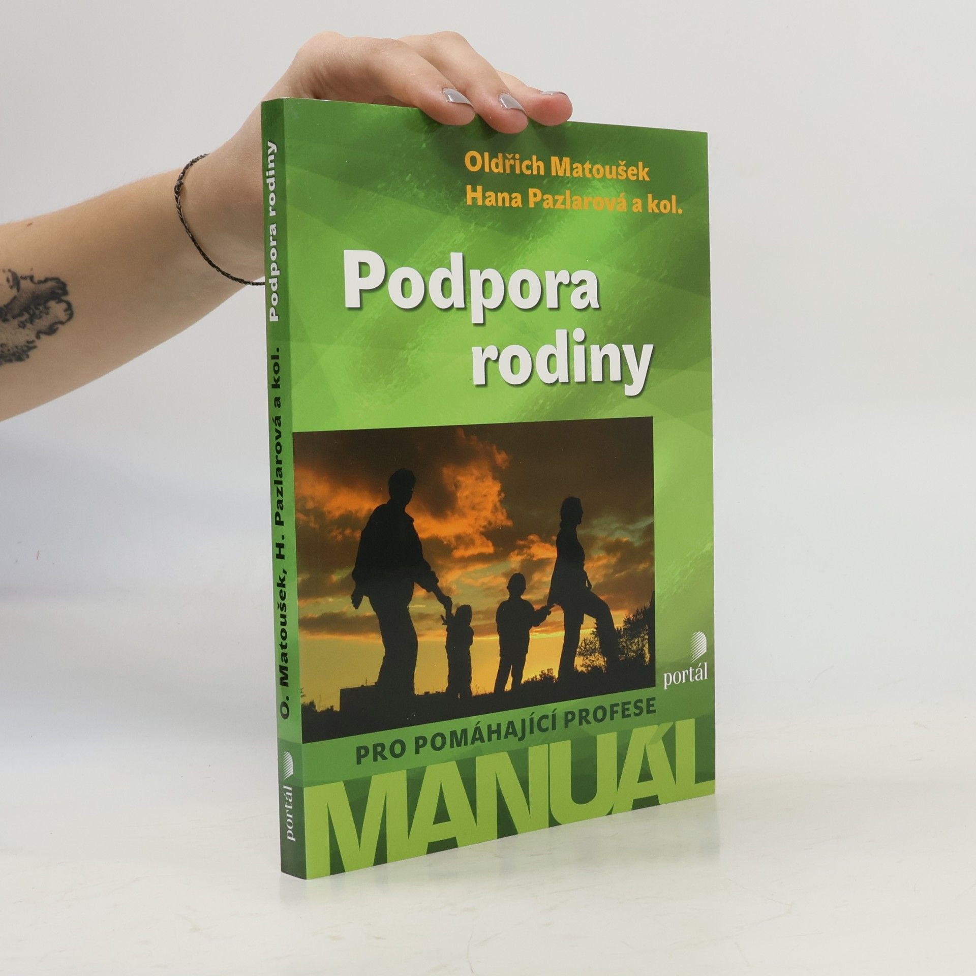 Hana Pazlarová Podpora rodiny. Manuál pro pomáhající profese