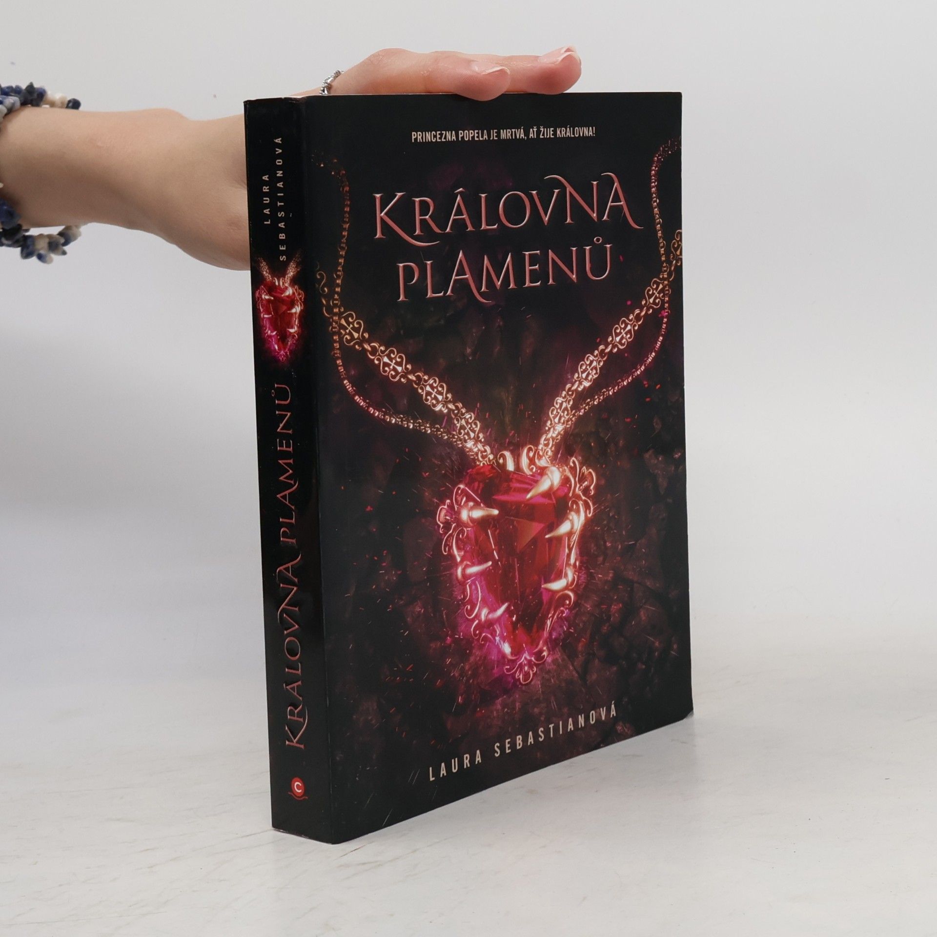 Laura Sebastian Královna plamenů