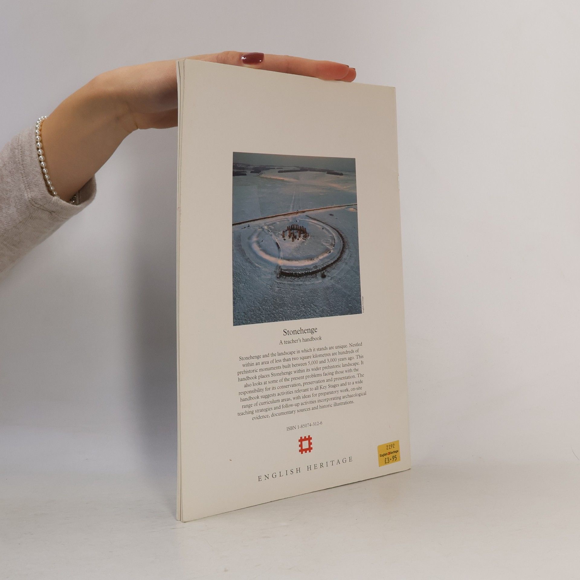 Carol Anderson A Teacher's Handbook to Stonehenge