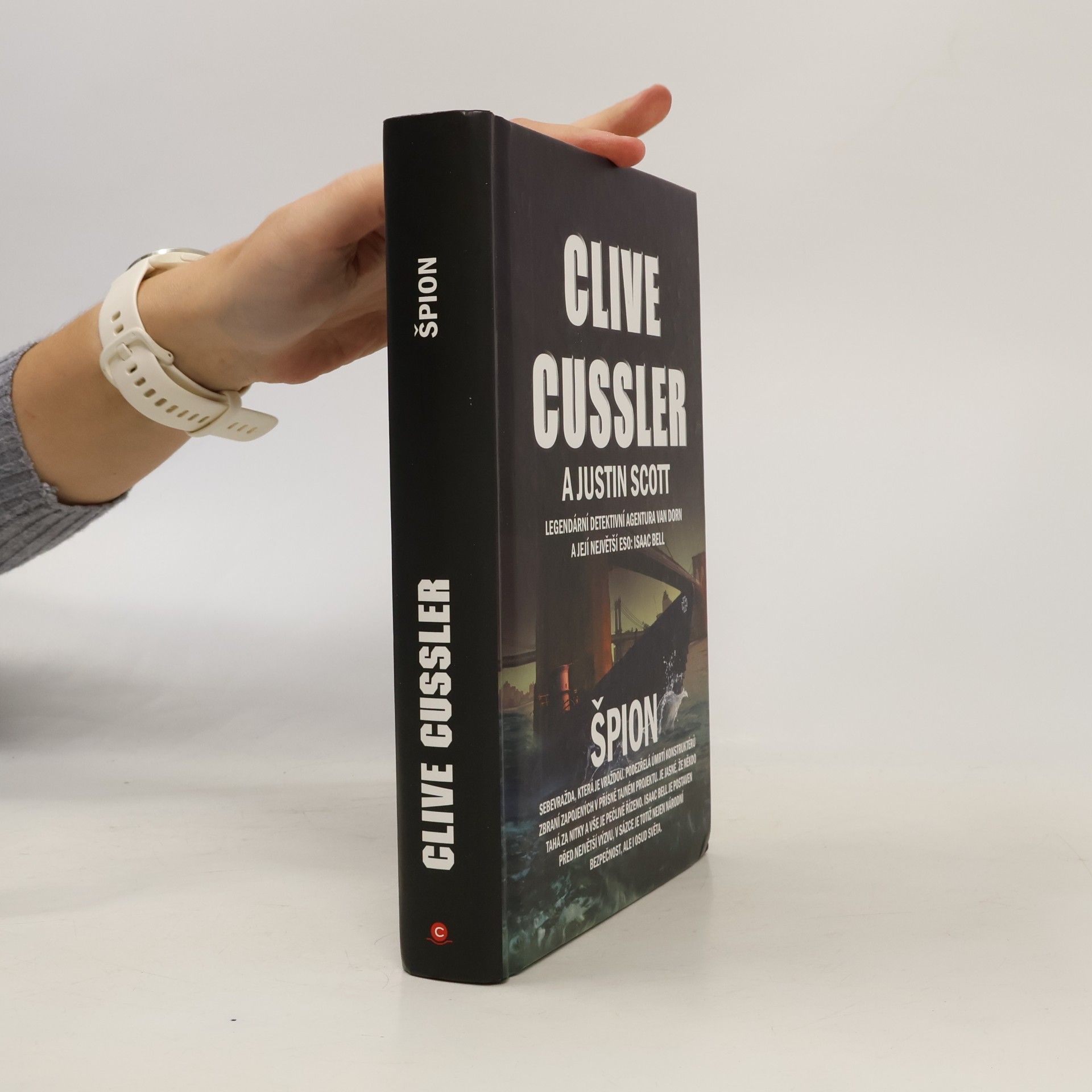 Clive Cussler Špion : román ze série Isaac Bell