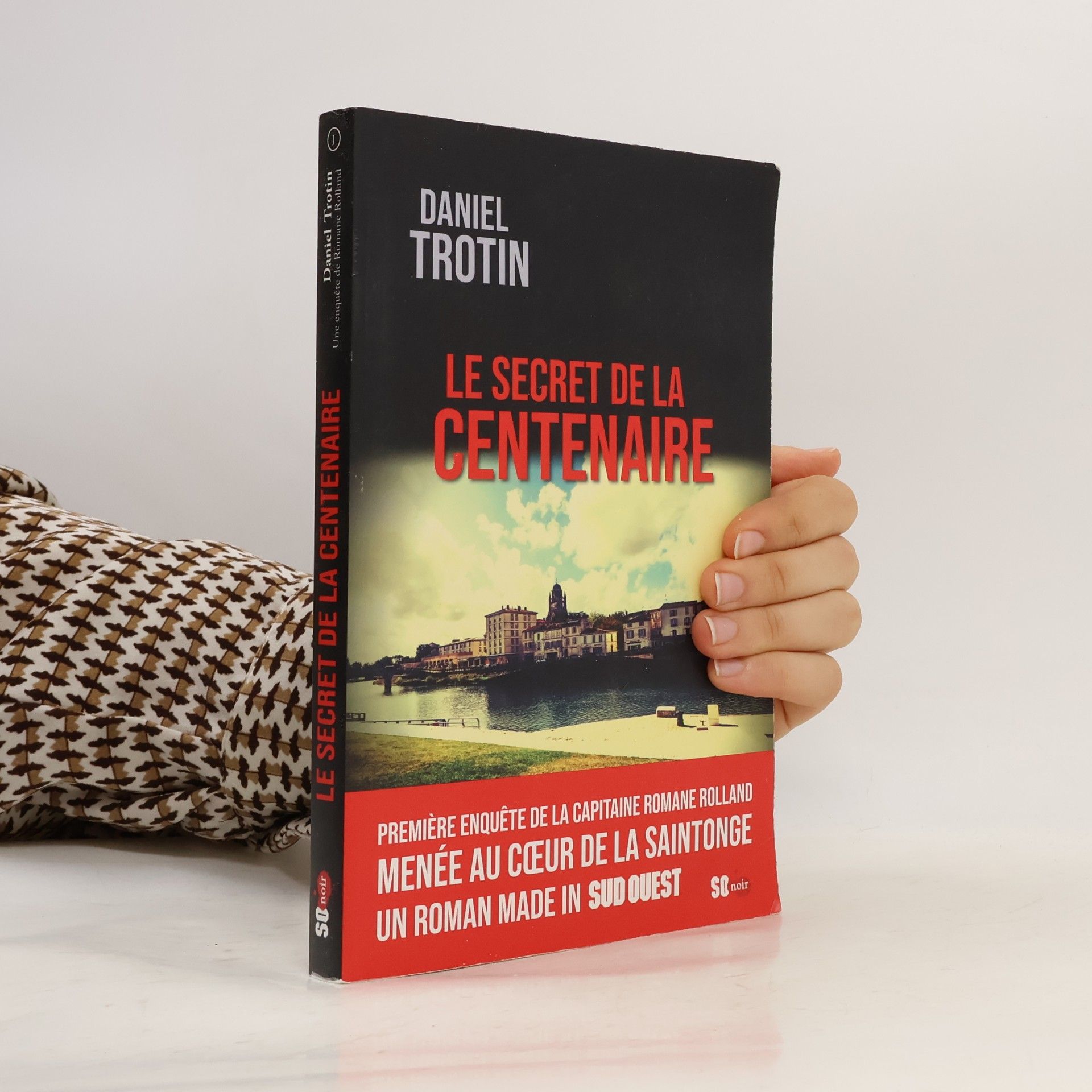 Daniel Trotin Enquête de la Capitaine Romane Rolland - 1: Le Secret de la Centenaire