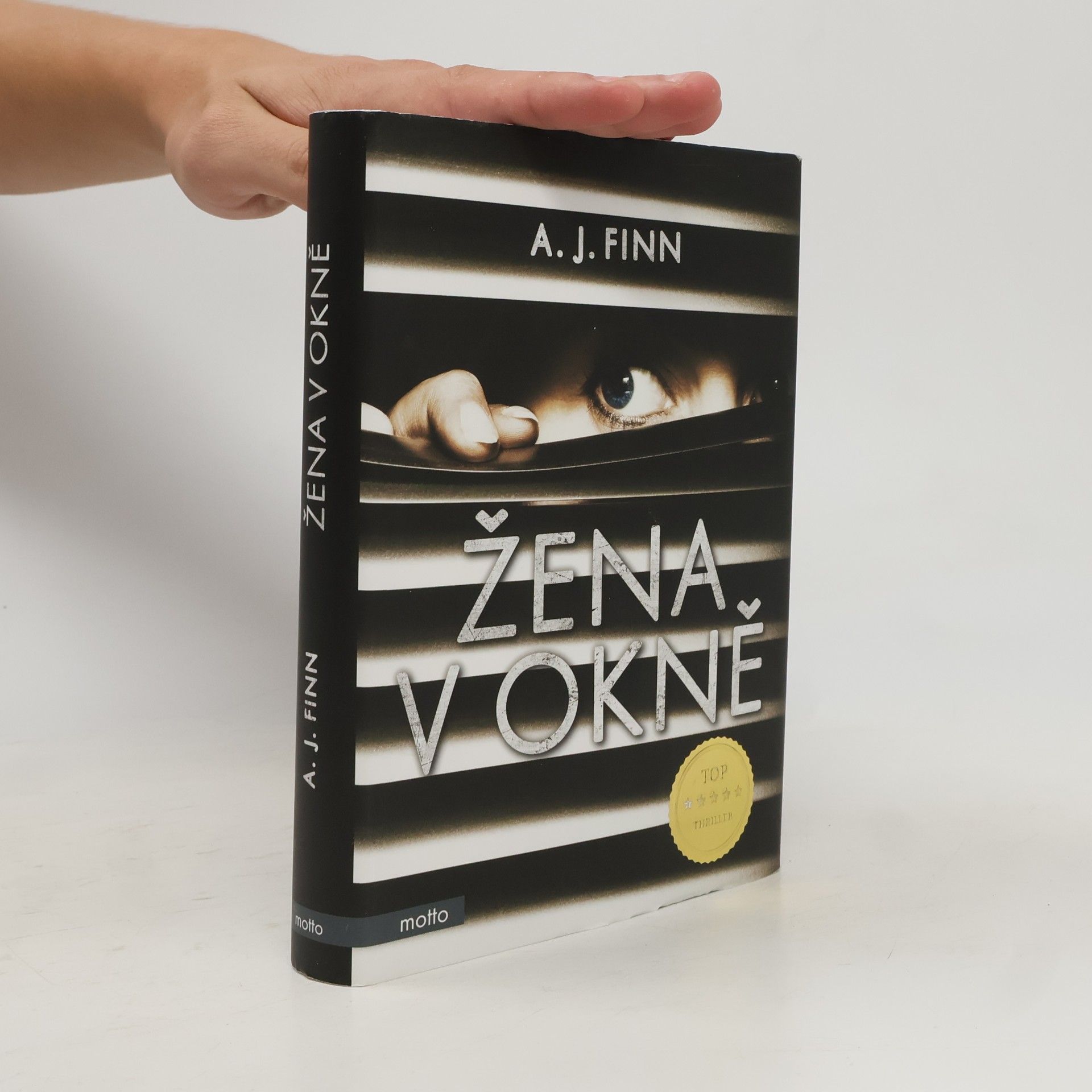 Žena v okně