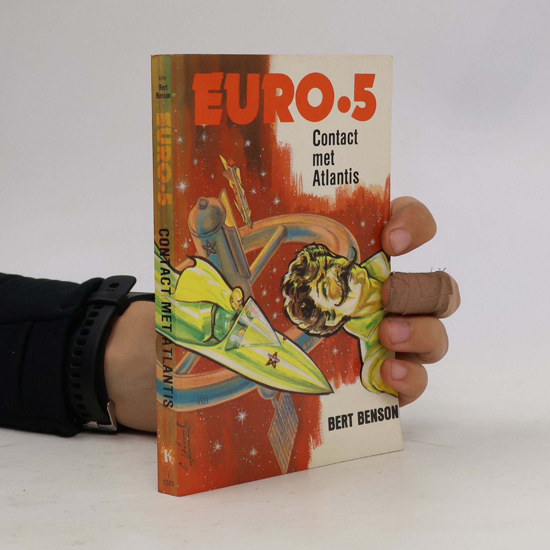Bert Benson Euro-5: Contact met Atlantis