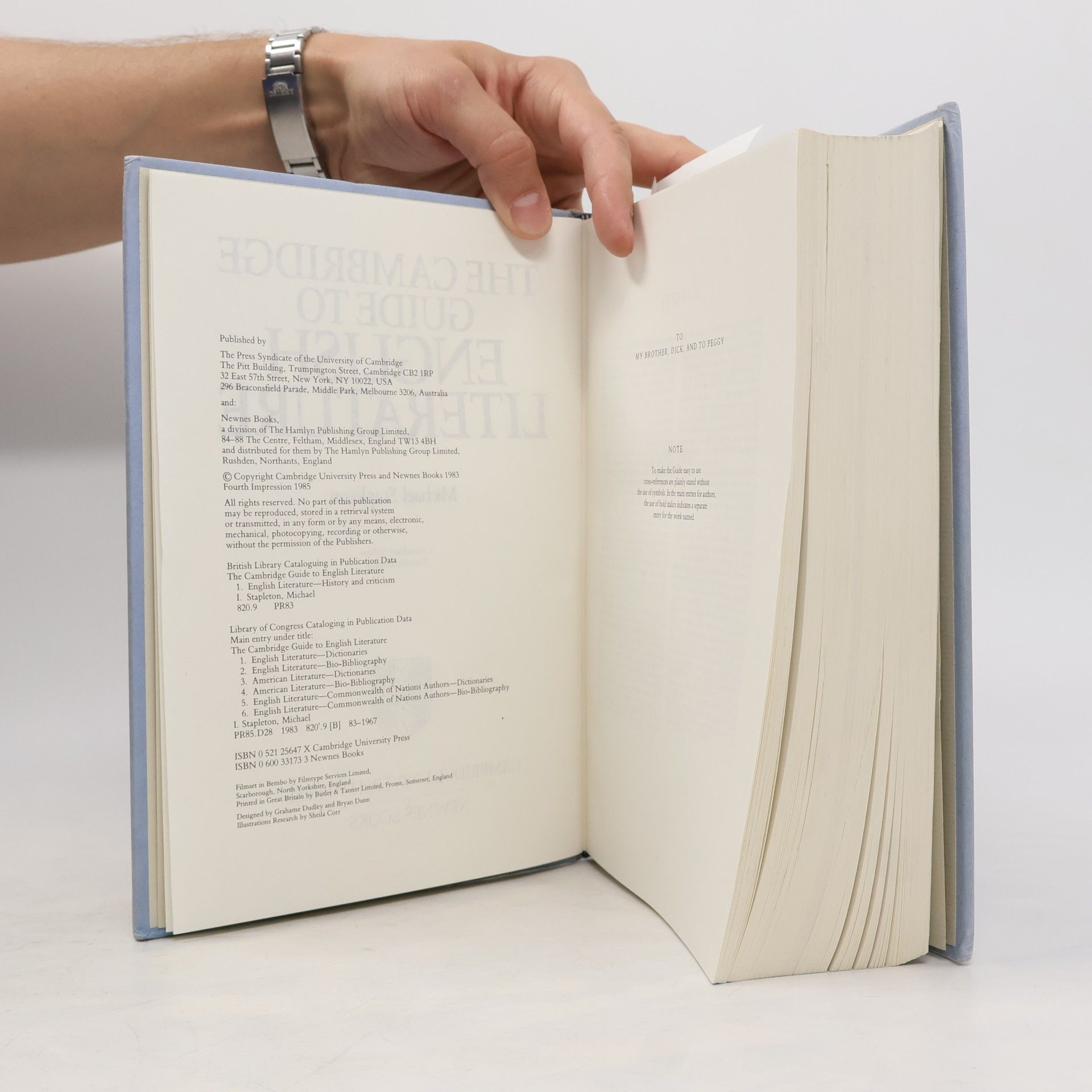 Michael Stapleton The Cambridge Guide to English Literature