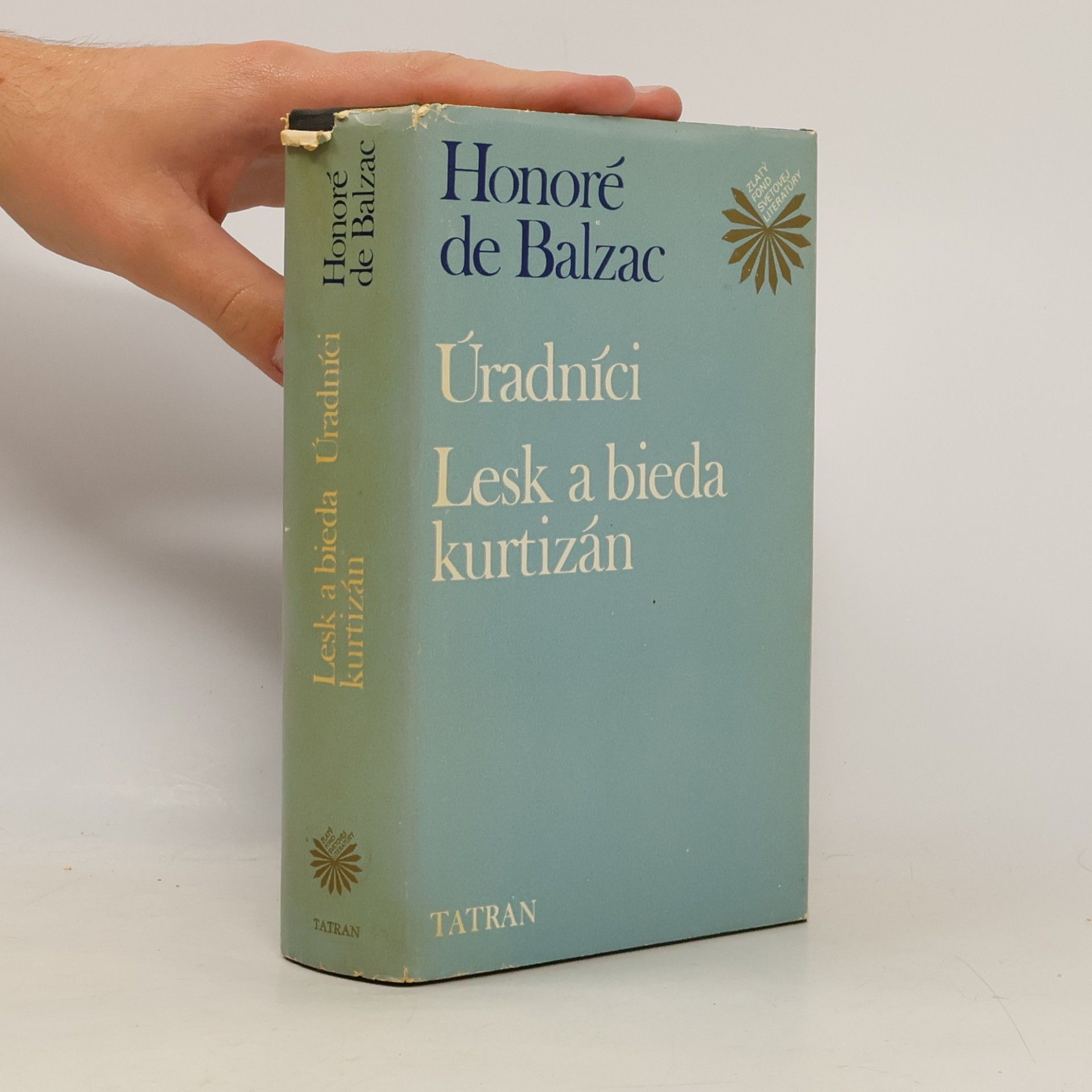 Úradníci. Lesk a bieda kurtizán