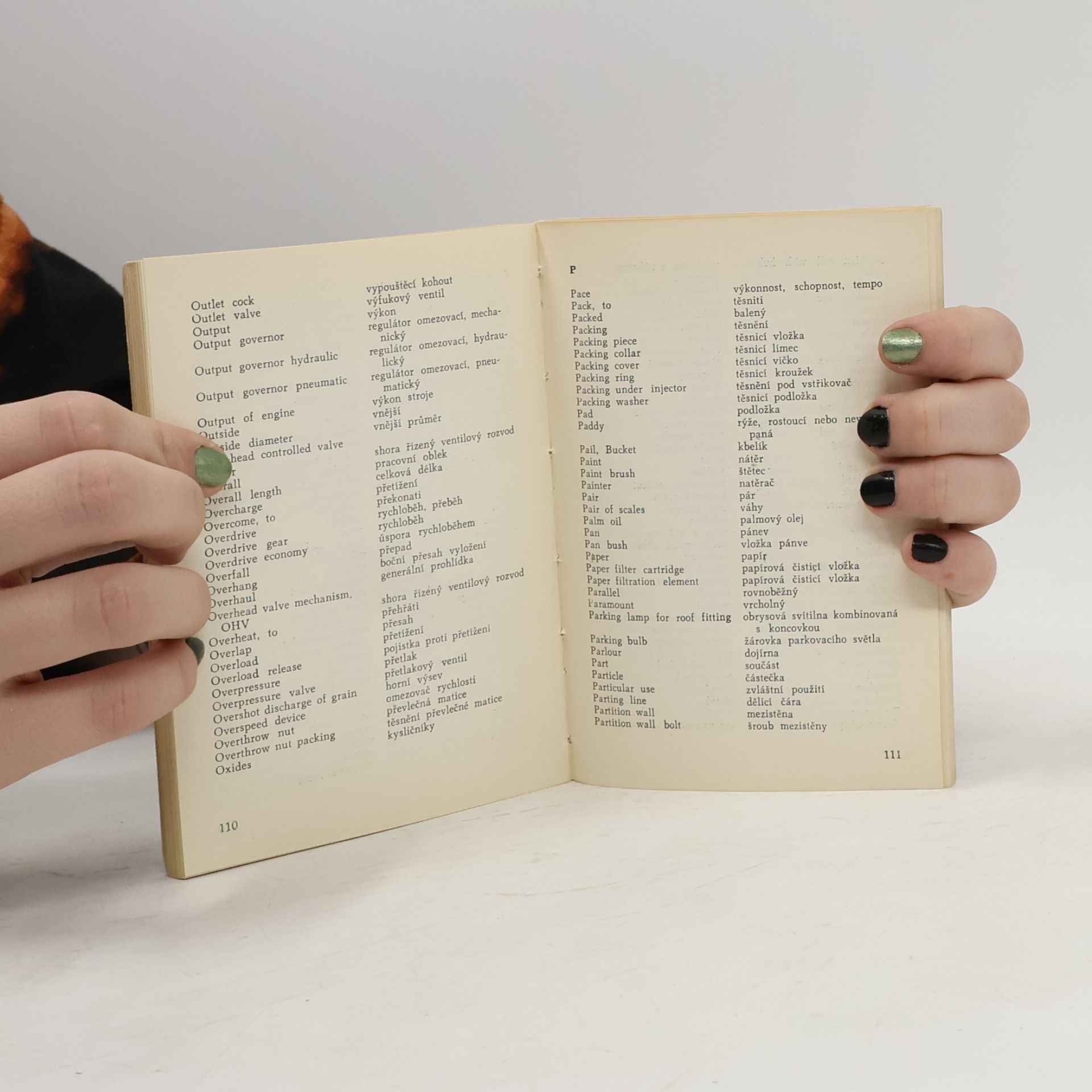 Various authors Anglicko-české názvosloví traktorů a zemědělských strojů