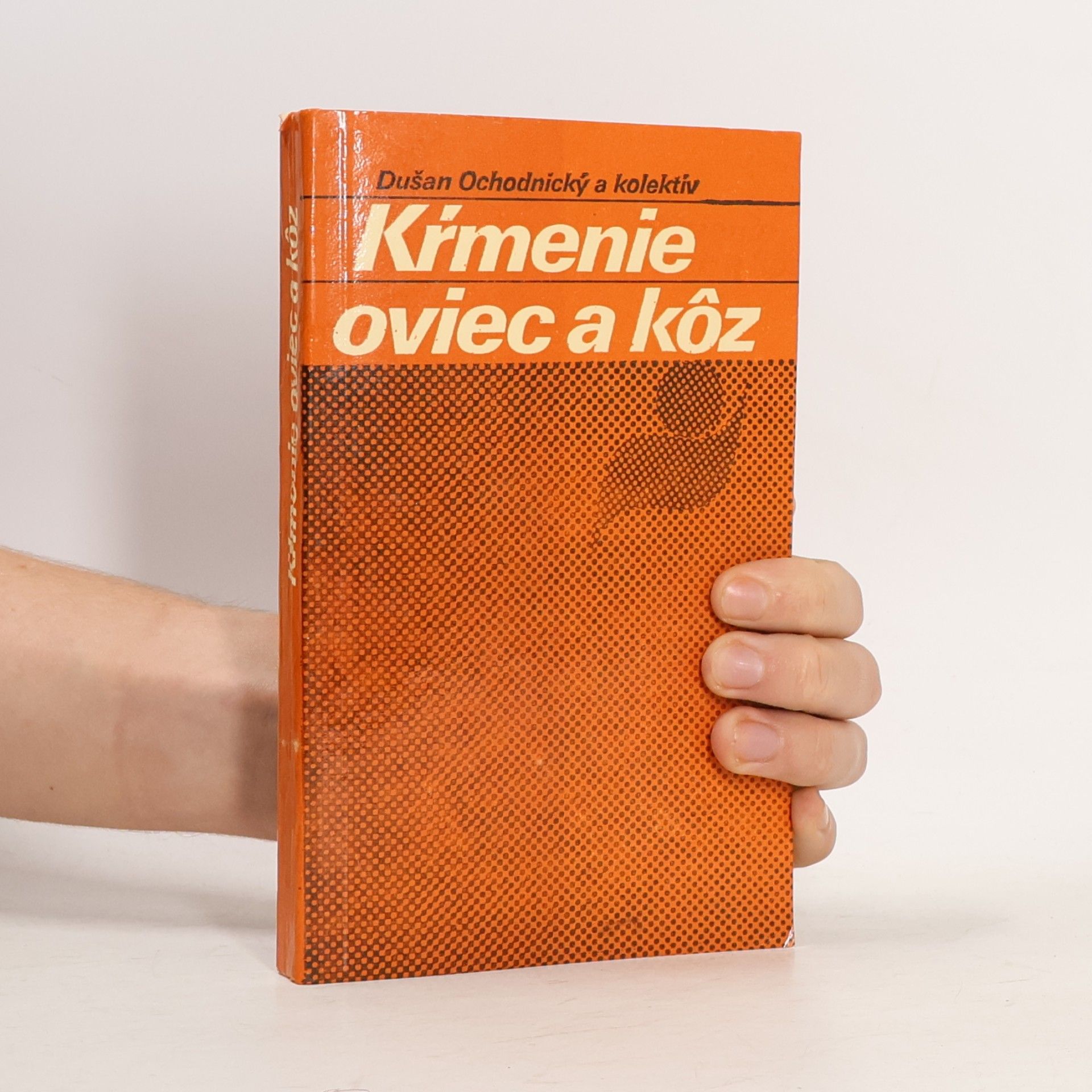 Dušan Ochodnický Kŕmenie oviec a kôz