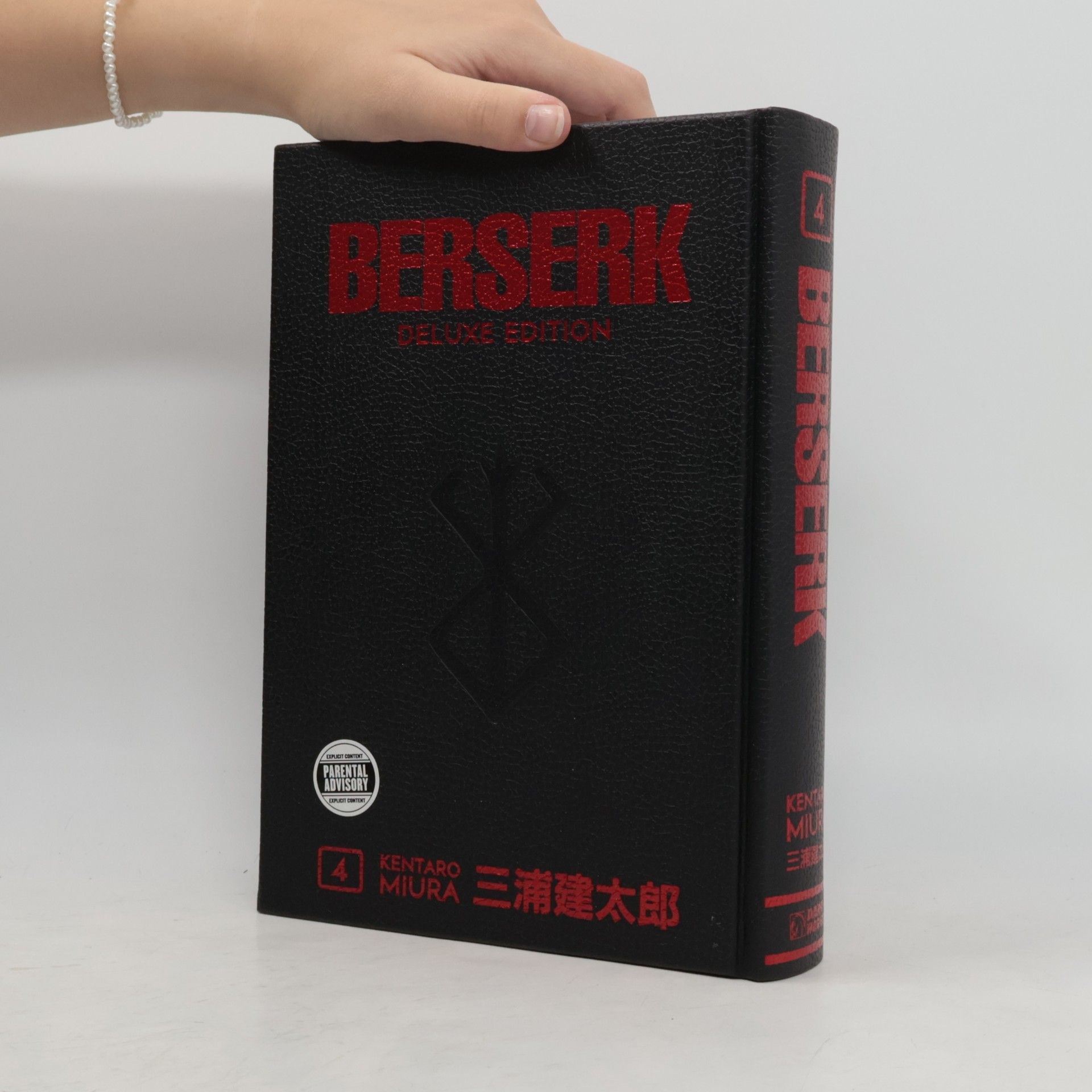 Berserk Deluxe Volume 4
