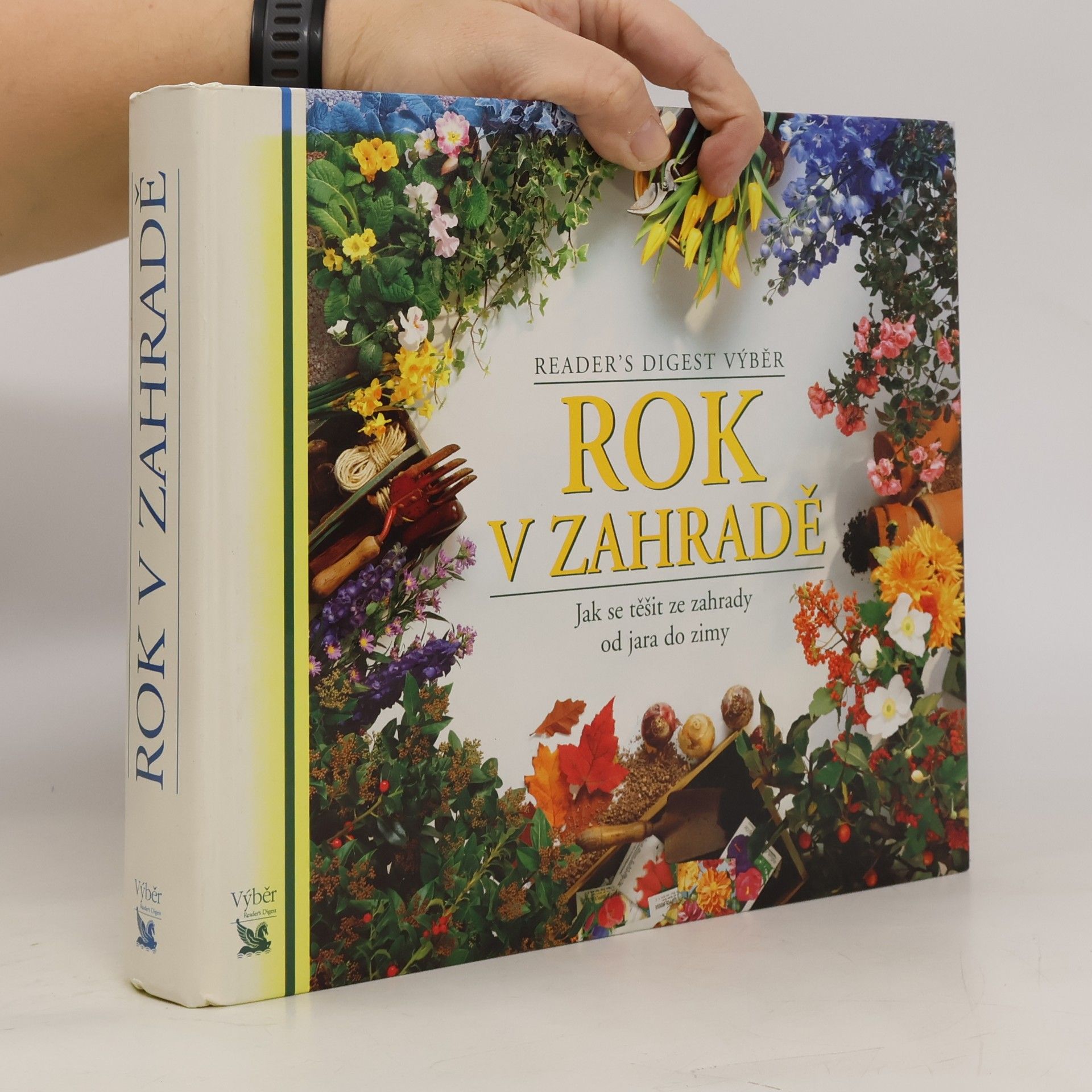 Collectif d'auteurs Rok v zahradě. Jak se těšit ze zahrady od jara do zimy