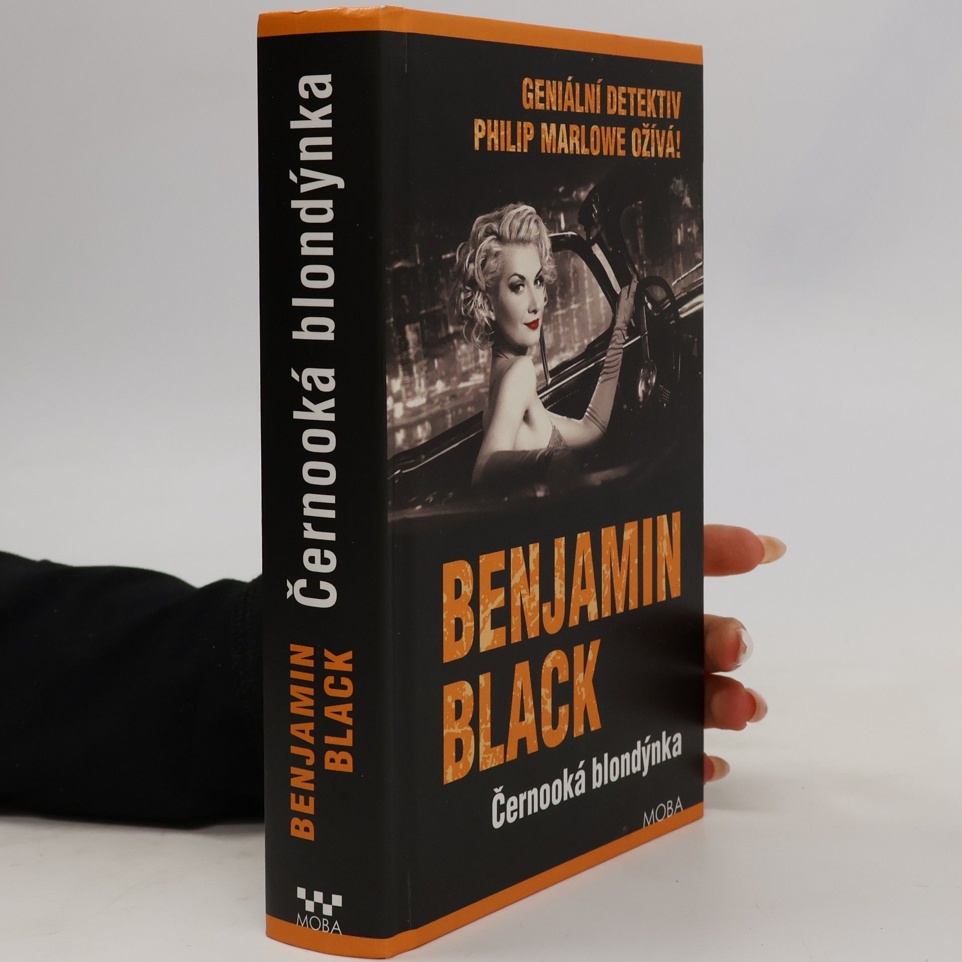John Banville Černooká blondýnka