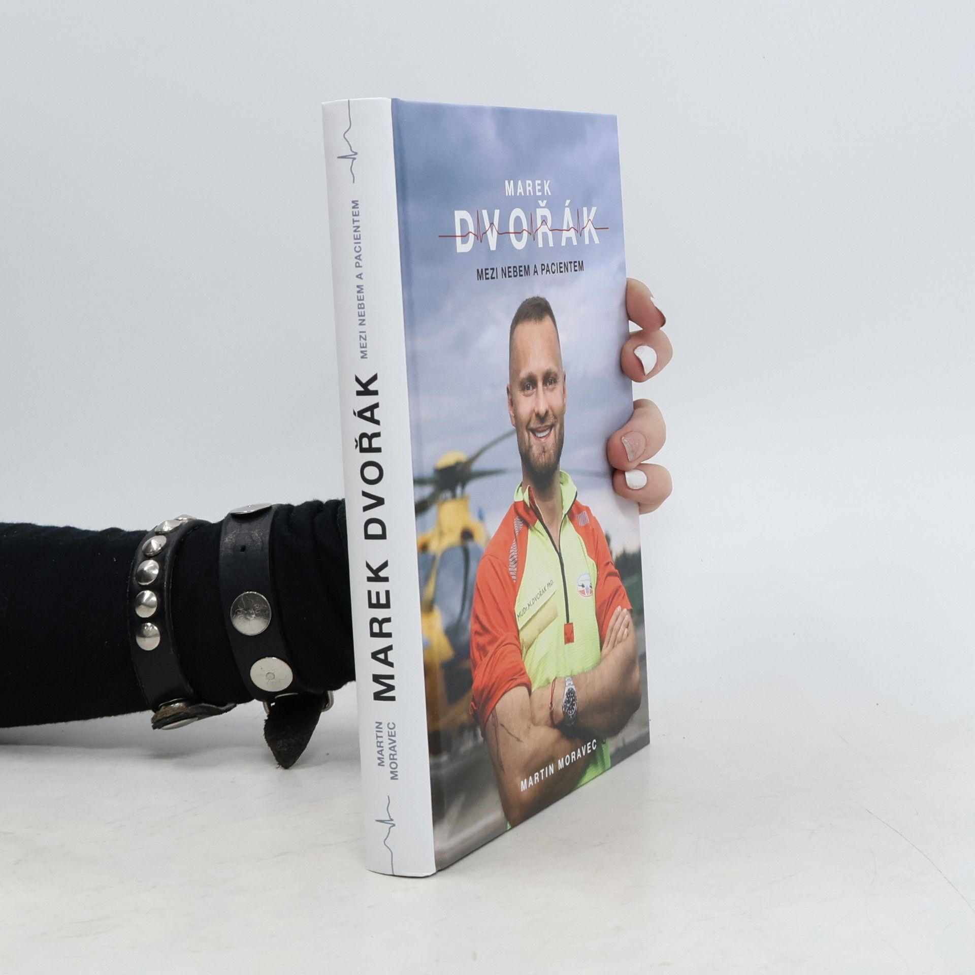 Marek Dvořák Marek Dvořák. Mezi nebem a pacientem
