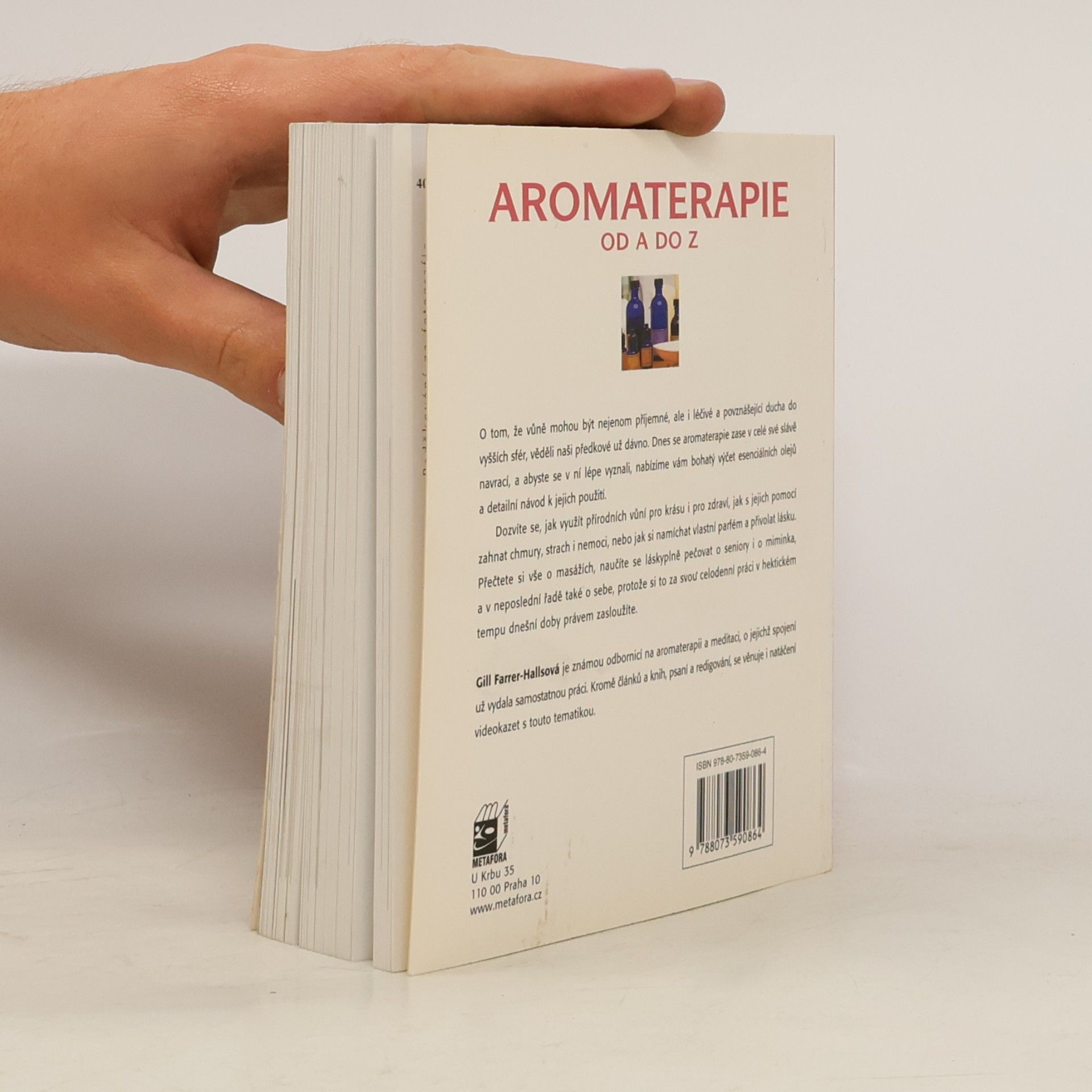Gill Farrer-Halls Aromaterapie od A do Z : podrobný průvodce světem esenciálních olejů